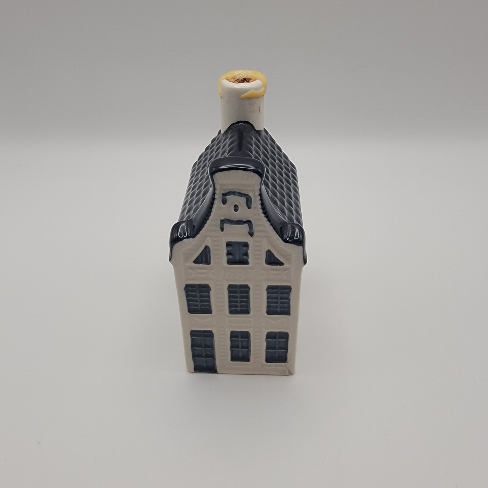 KLM Bols Blue Delft Dutch House 13 Bottle Empty 2010 Airline Collectible
