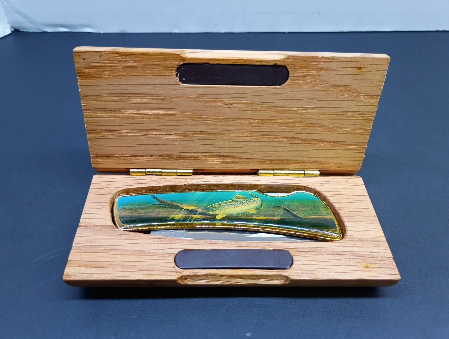 Vintage Vanadium Stainless Folding Pocket Knife Trout Fishing Oak Wood Box