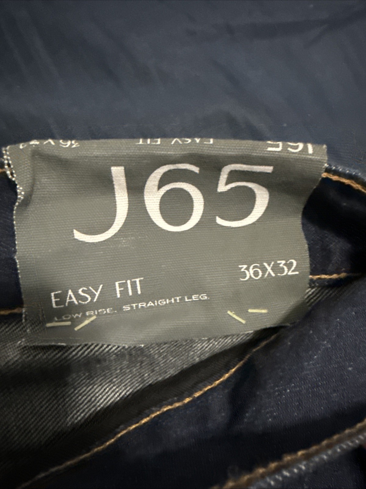 A x Armani Exchange Men\'s Easy Fit Straight Leg
