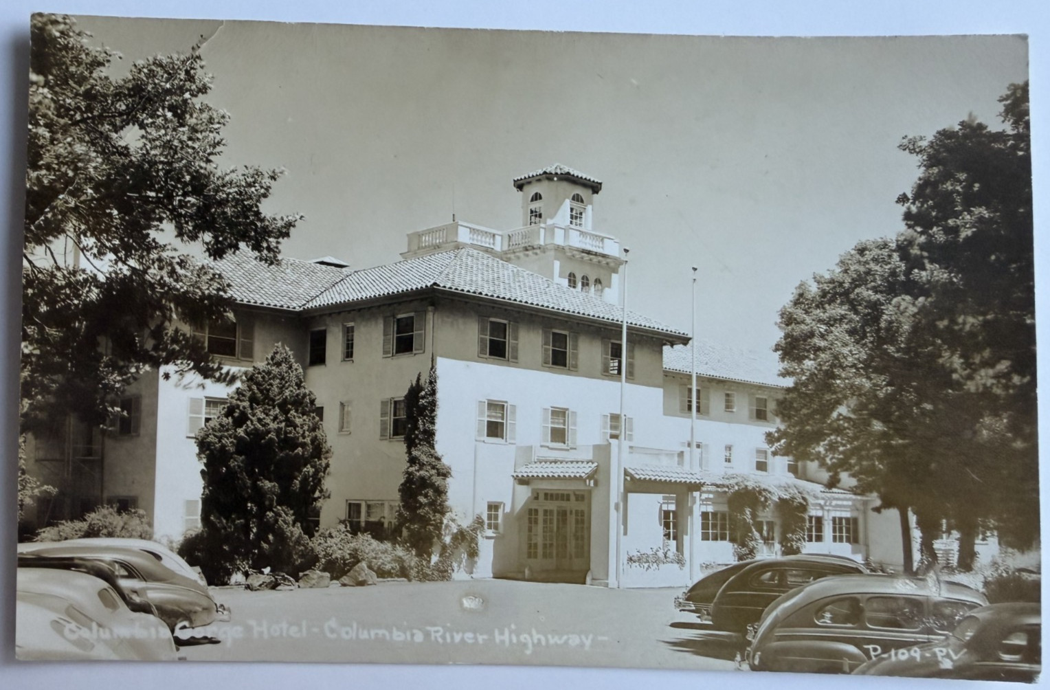 c1940s RPPC Columbia Gorge Hotel Columbia River Highway Oregon Postcard Old Cars