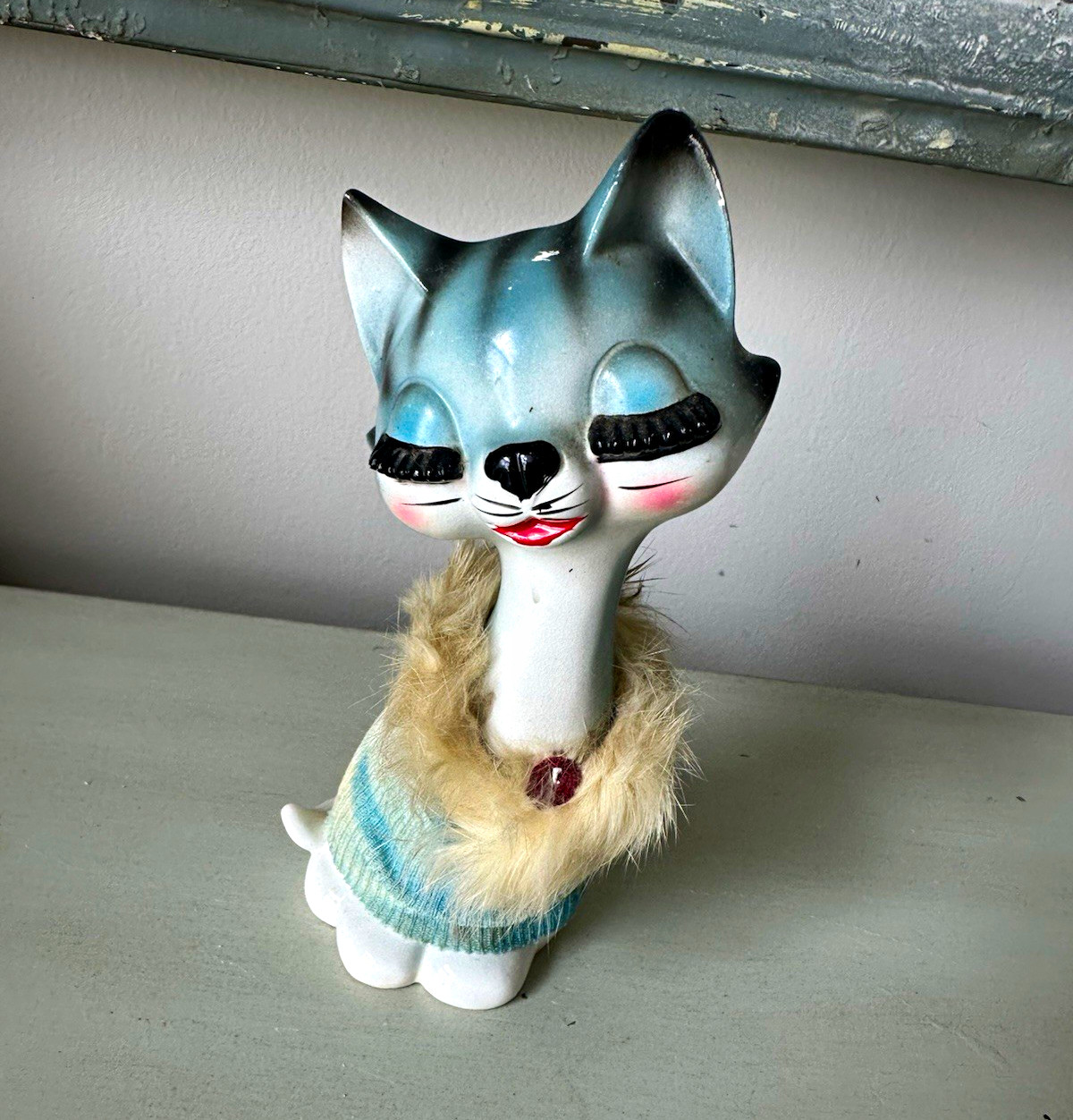 Vintage brinns furry collar eyelashes kitschy cat figurine Japan 