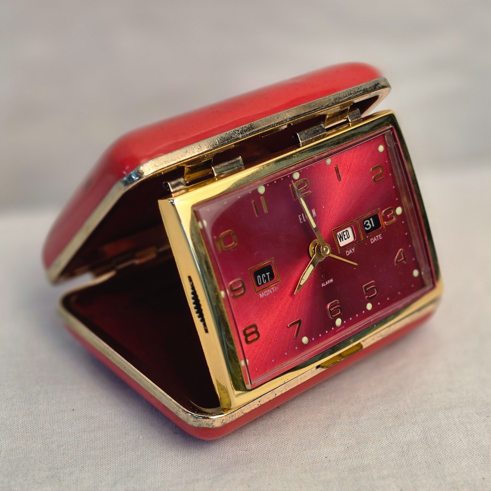 Vintage Elgin Wind Up Travel Alarm Clock Red Clamshell Case Day Date Works