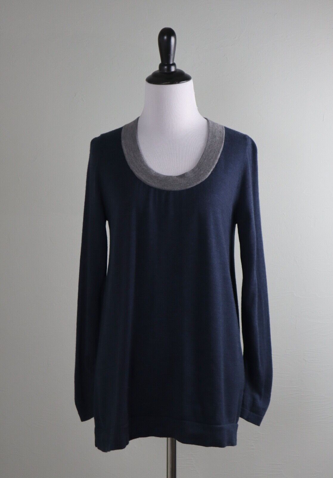 AKRIS PUNTO $495 Navy Soft 100% Wool Knit Gray Knit Sweater Top Size US 8