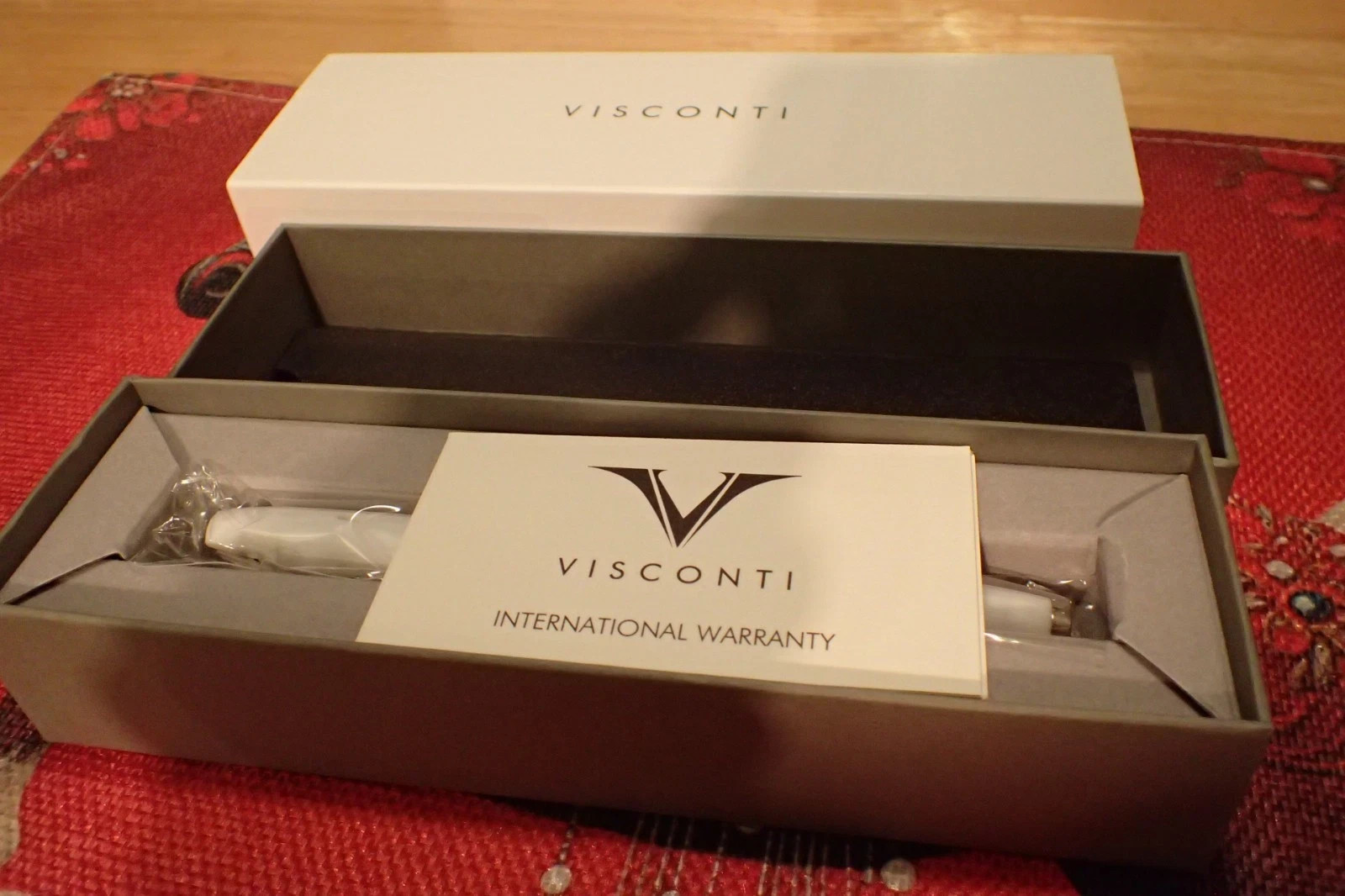 Visconti \'Venus\' White Medium Nib Fountain Pen Brand New