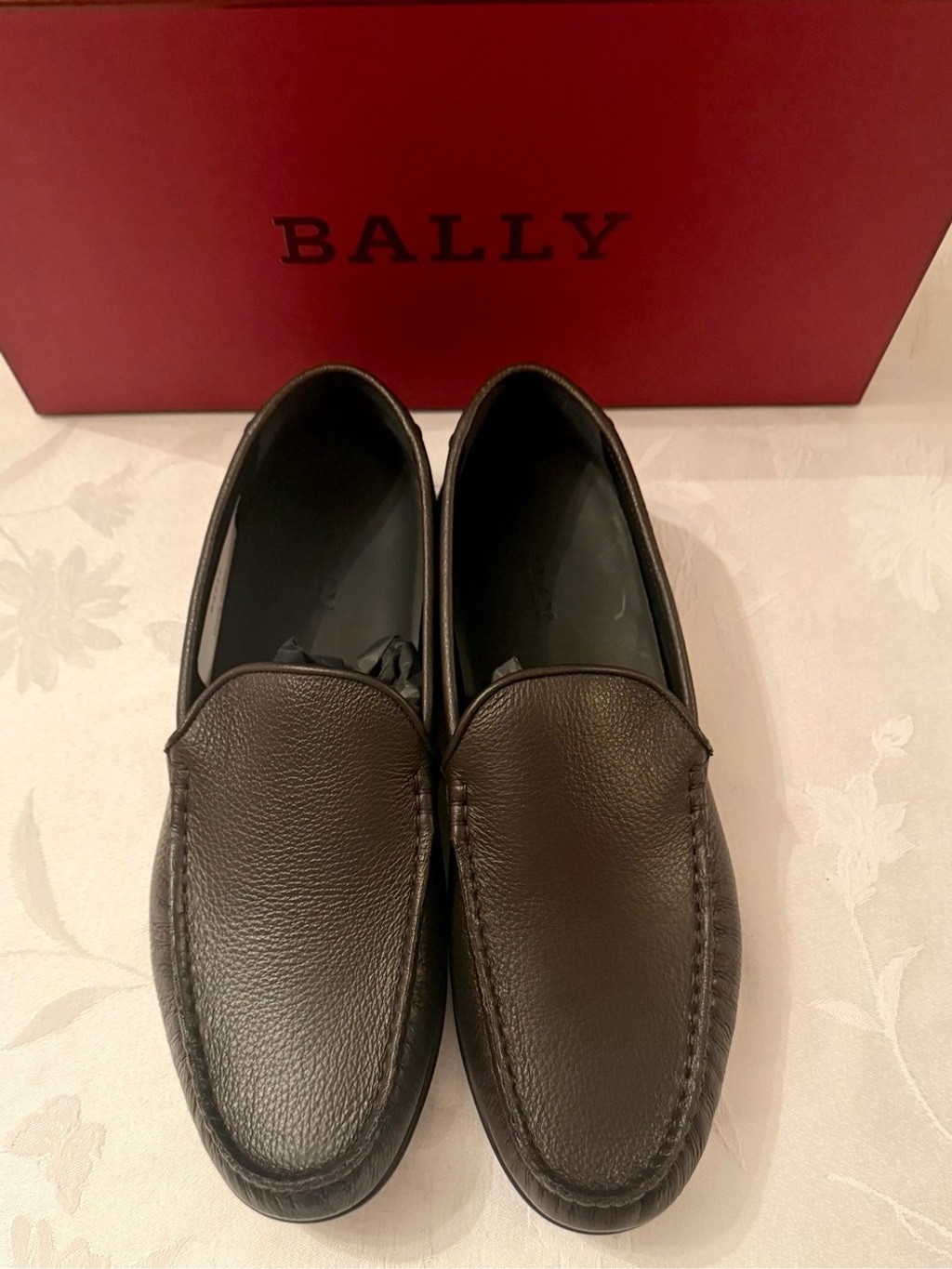 Bally men\'s leather loafers from the Swiss luxury brand-U.S. size 10.5/Marrone
