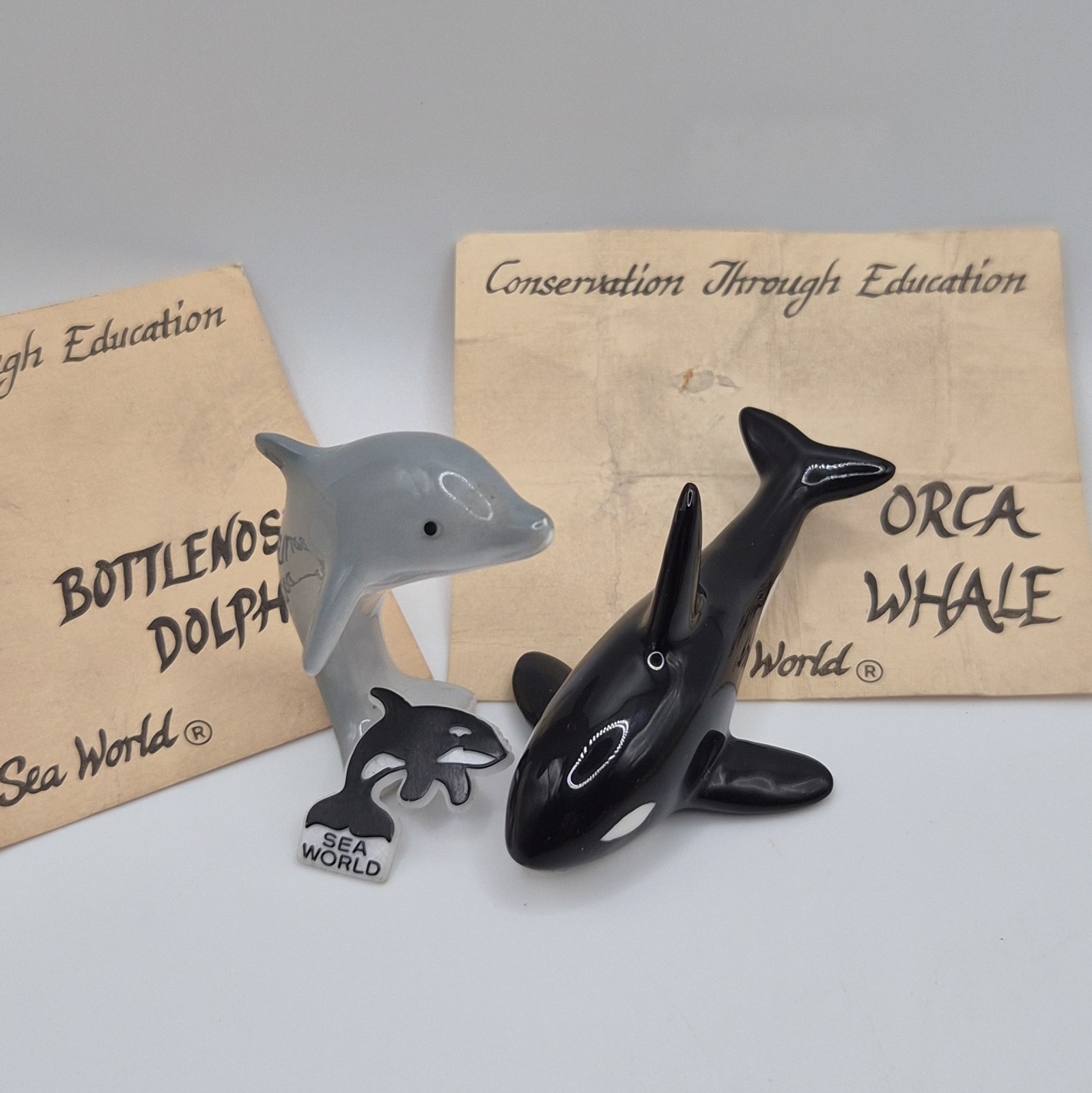 Vintage Sea World Mini Ceramic Shamu Orca Whale Dolphin Souvenir Figurine & Pin 