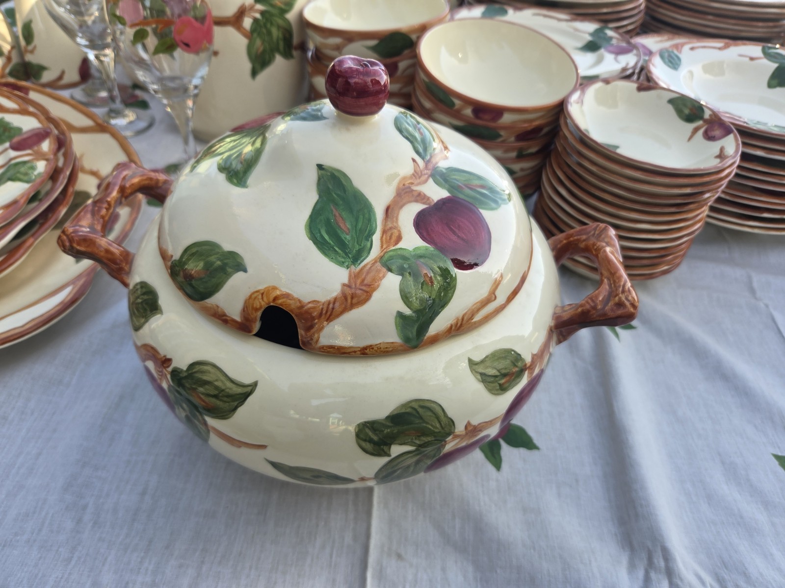 Vtg Franciscan APPLE TUREEN & LID Footed 3-Toe 3 QT Ceramic Covered Server