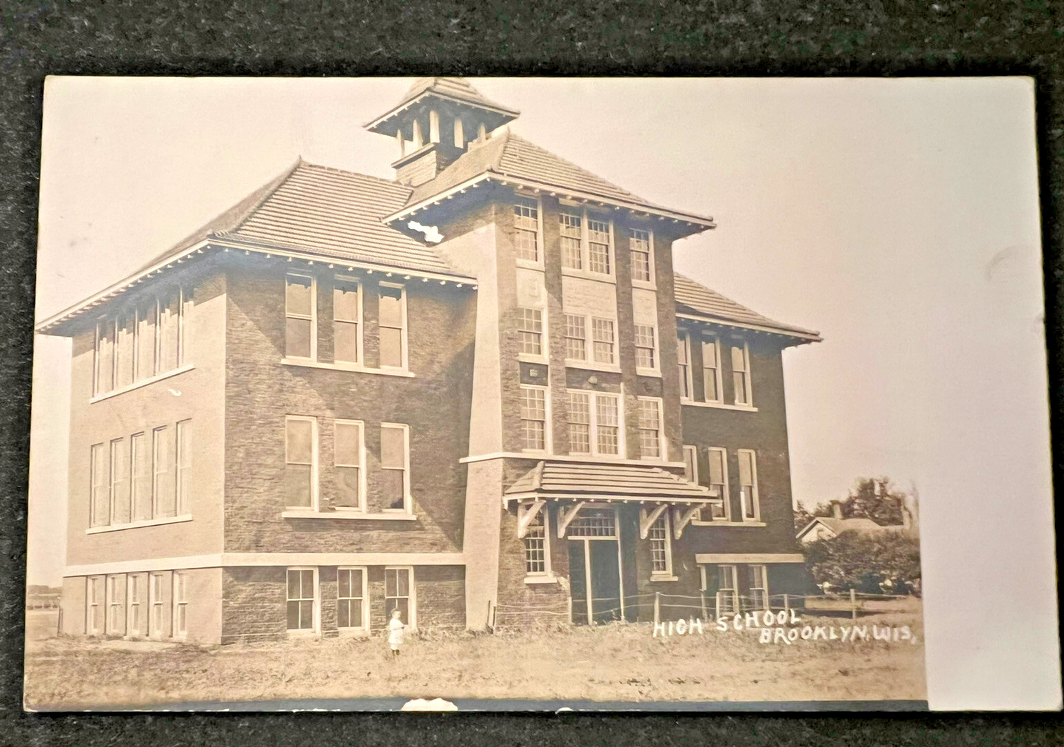 ANTIQUE RPPC PHOTO POSTCARD BROOKLYN WISCONSIN HIGH SCHOOL - J656