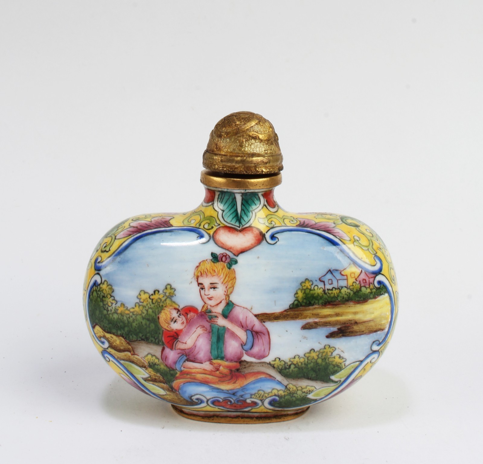 An Enamel Snuff Bottle. \'QianLong\' mark at base