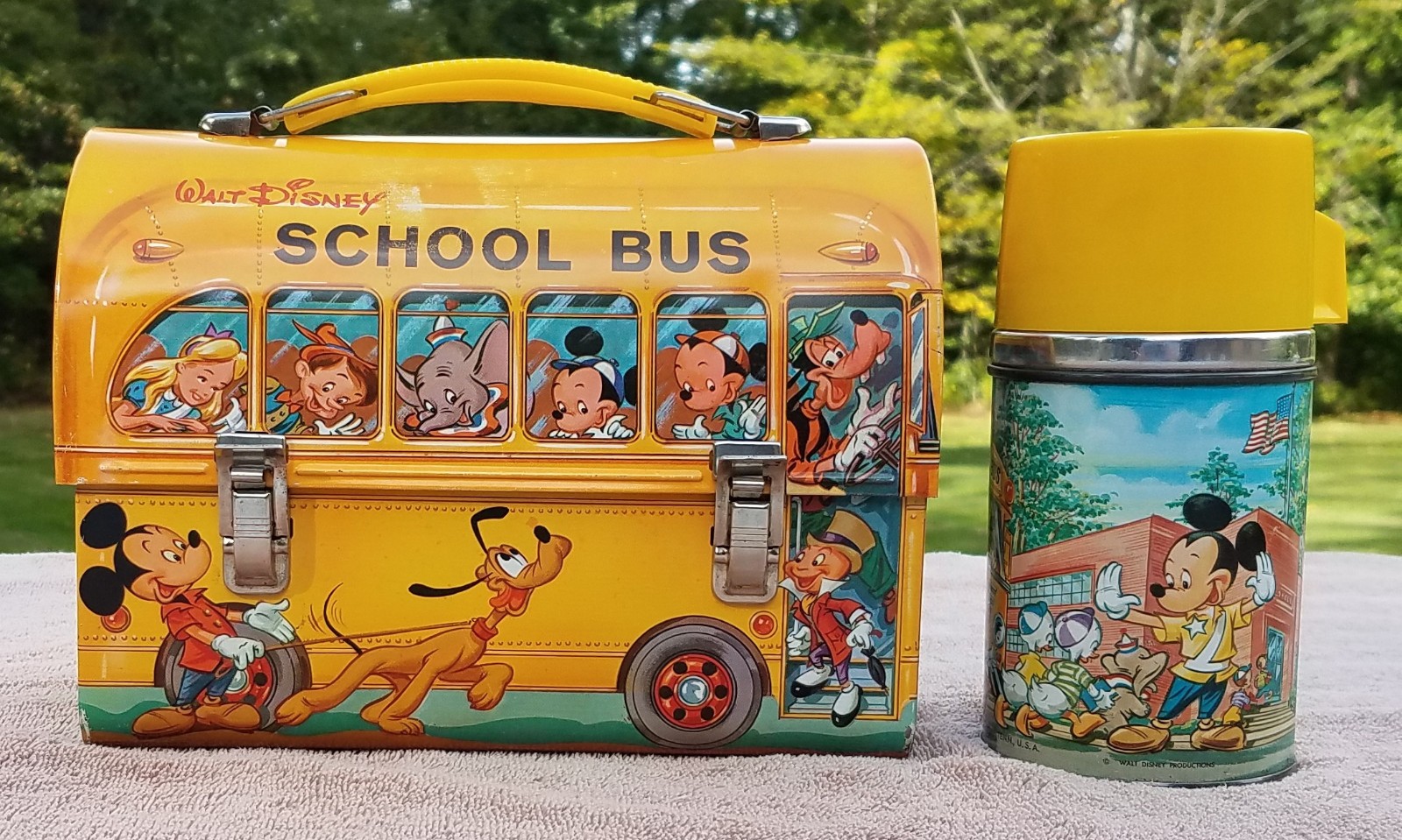 Vintage 1960\'s Walt Disney School Bus Dome Lunchbox with Thermos Excellent