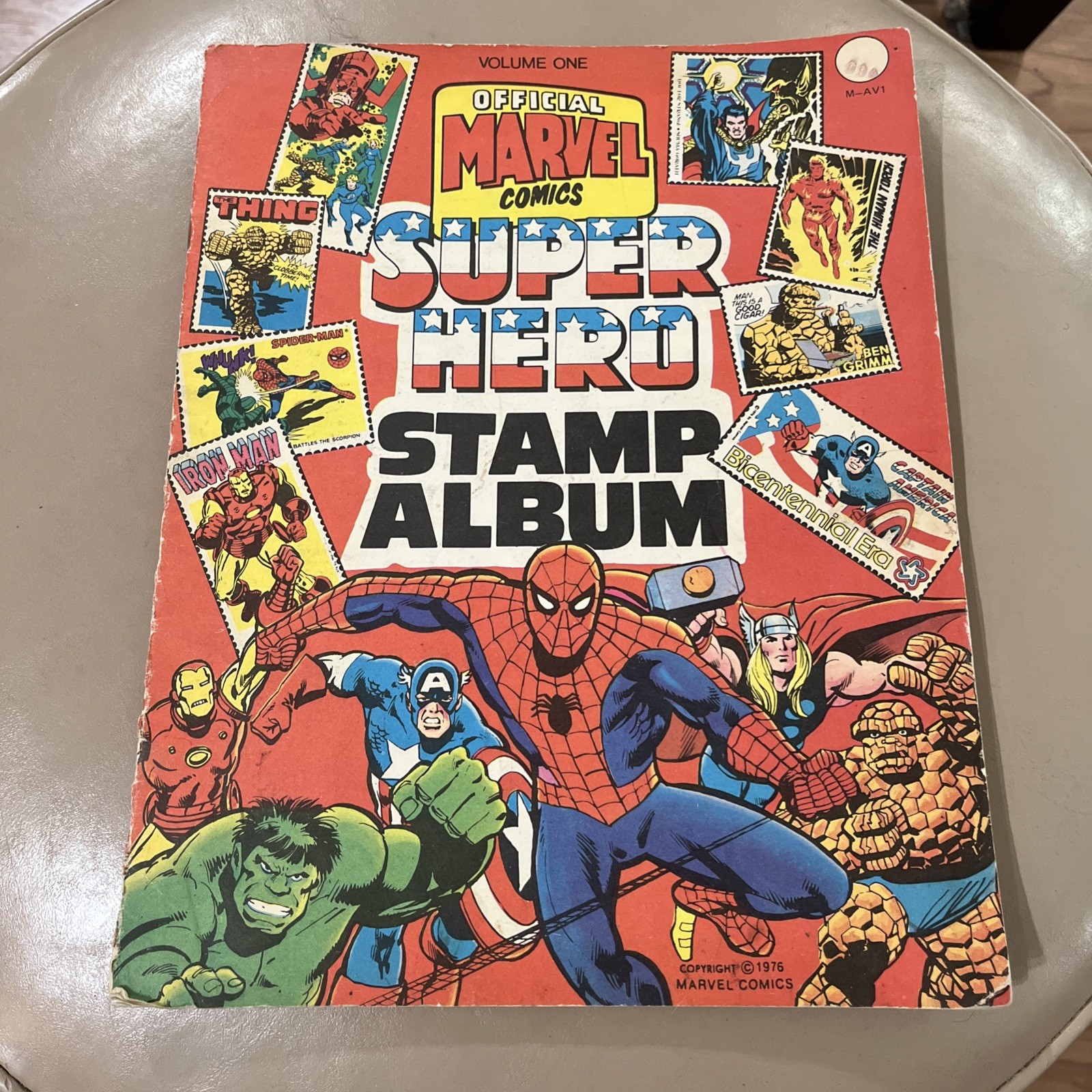 1976 OFFICIAL MARVEL COMICS SUPER HERO STAMP ALBUM #1 COMPLETE SET