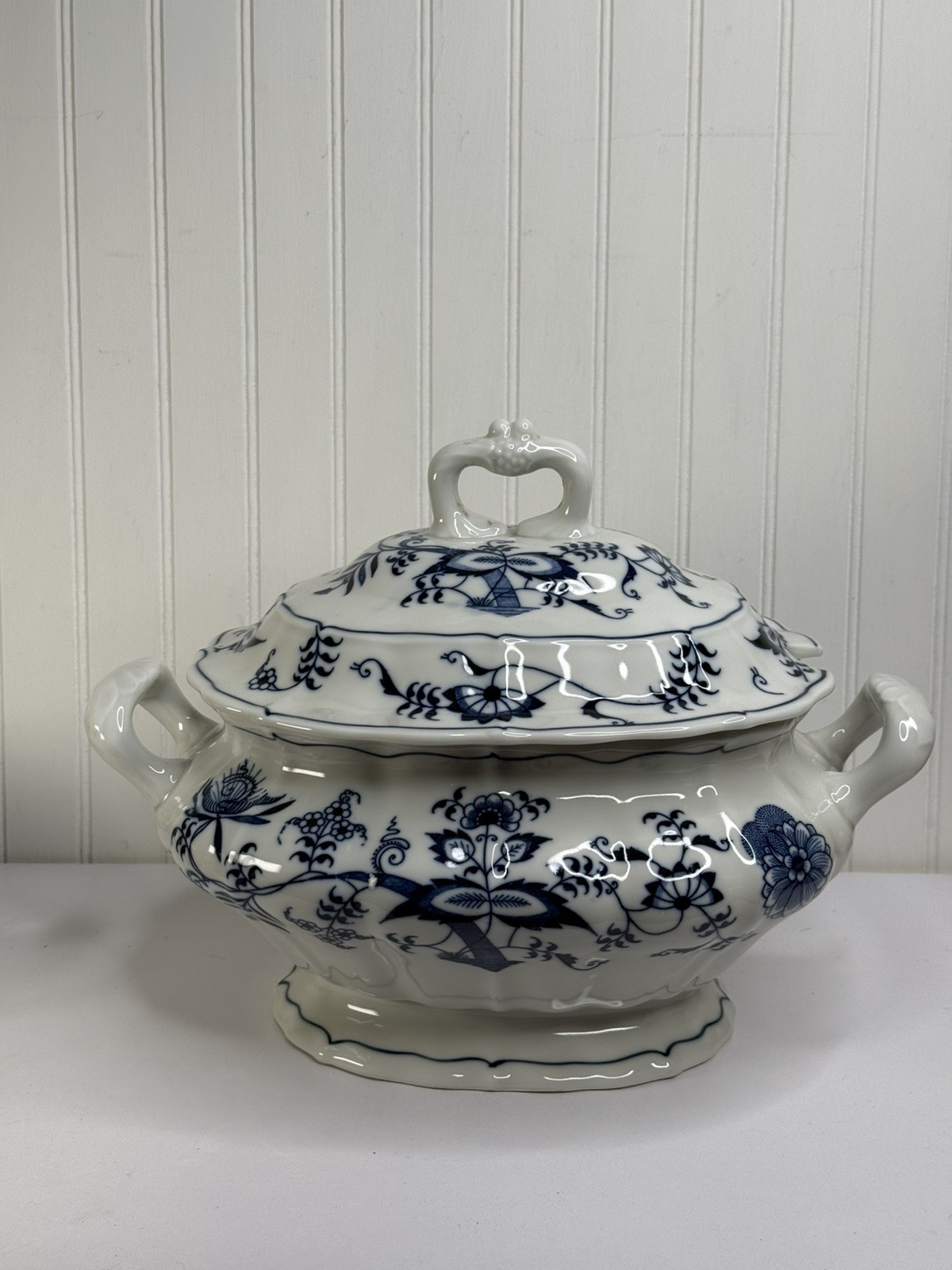 Vintage Oval Blue Danube Soup Tureen with Lid – Blue Onion (Old Ribbon Logo)  