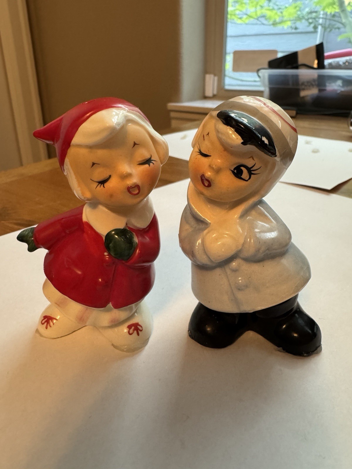 Vintage Japan Ceramic Christmas Boy And Girl Kissing On Cheek Salt And Pepper Sh