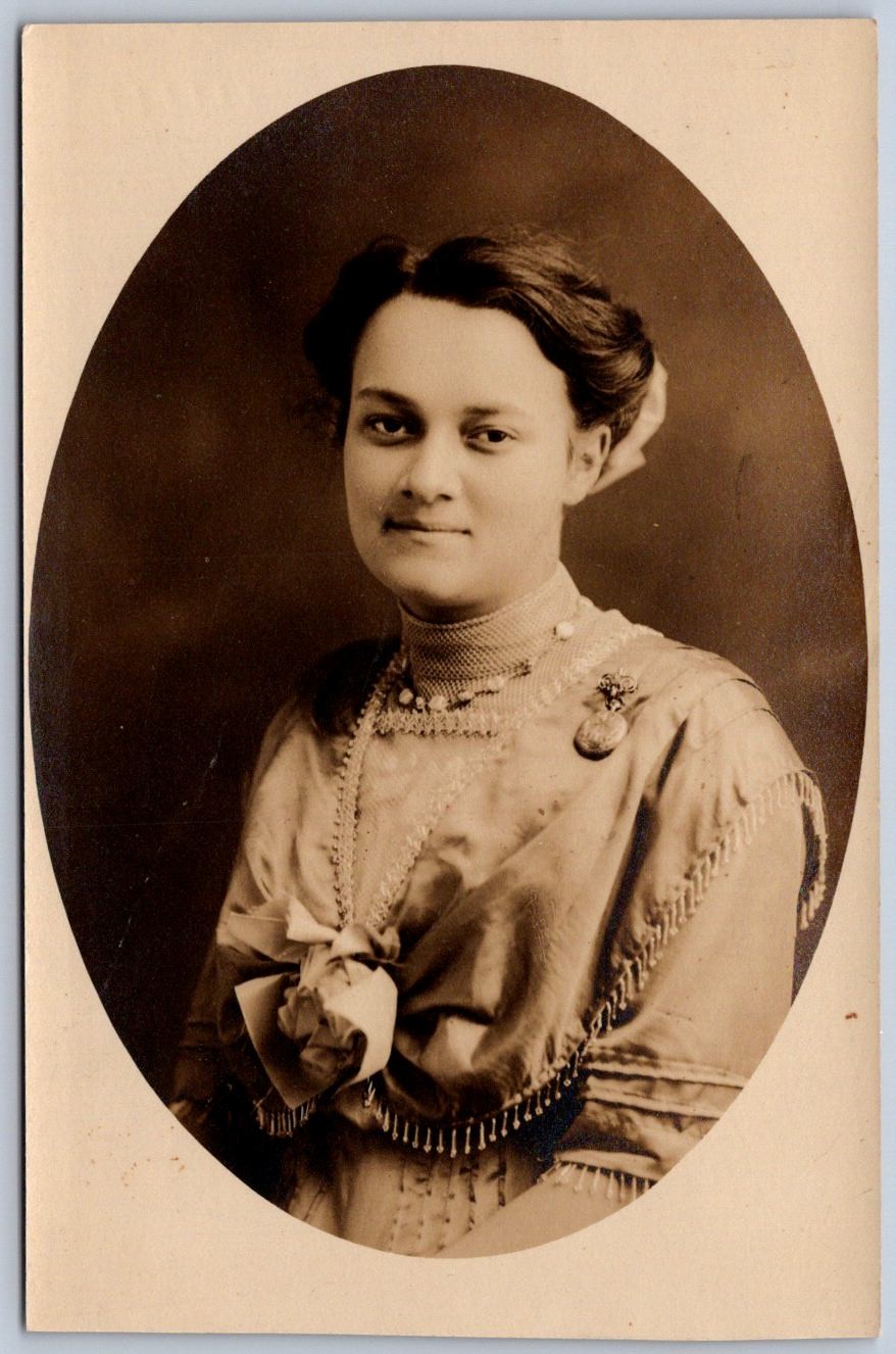 K41/ Newark Ohio RPPC Postcard c1910 Trudie Close Family Woman 461