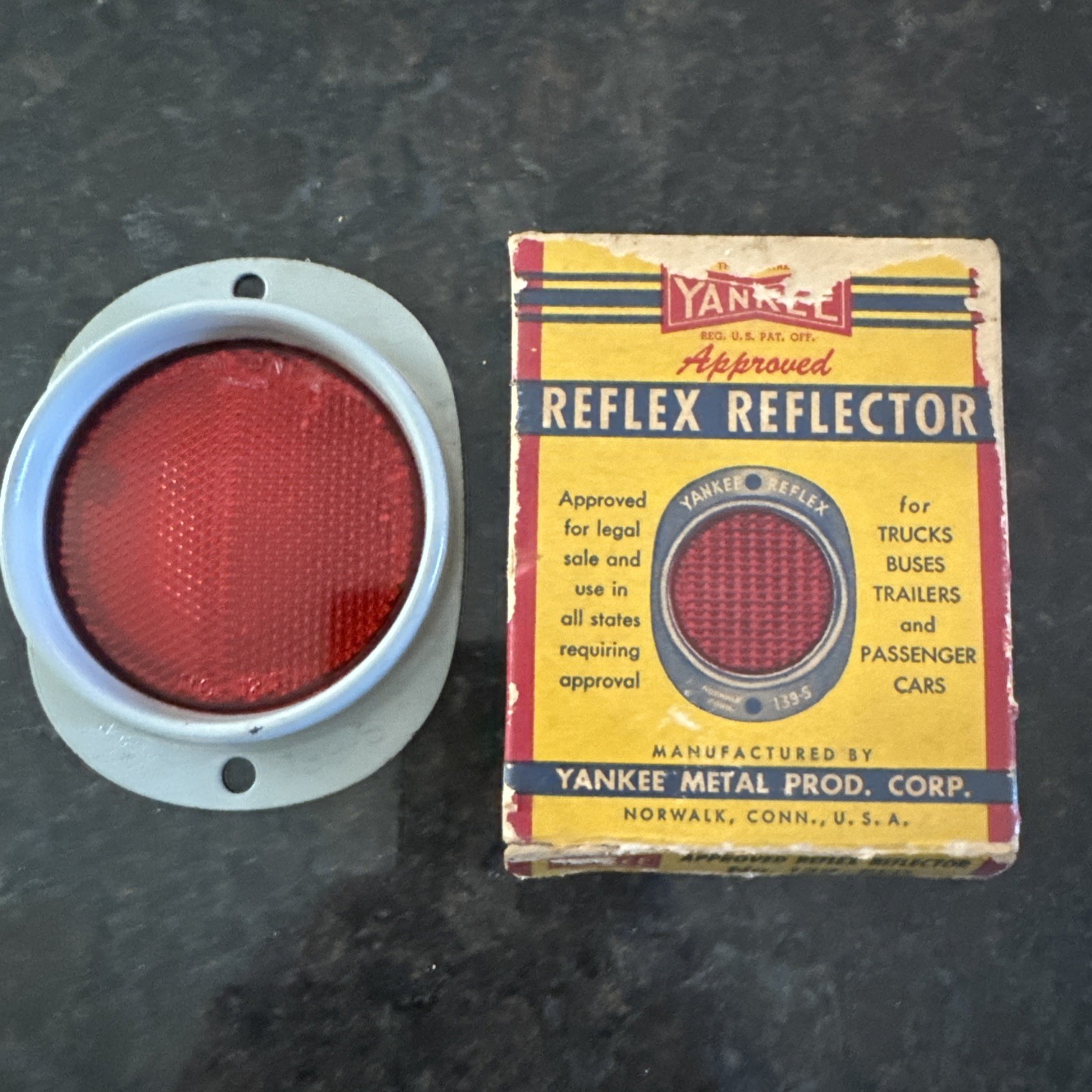 Vintage Yankee Reflex Red Automotive Reflector No 139 Norwalk Conn. Vintage Yankee Reflex Red Automotive Reflector No 139 Norwalk Conn.