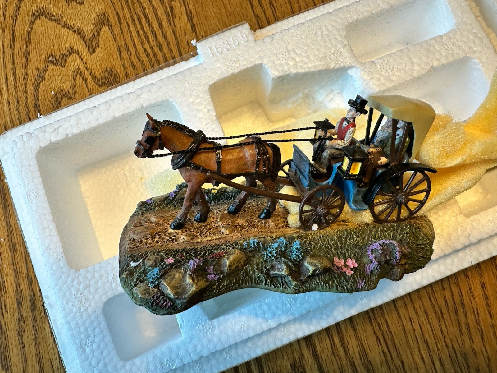 Hawthorne Village: Thomas Kinkade: “Old Village Carriage” NEW