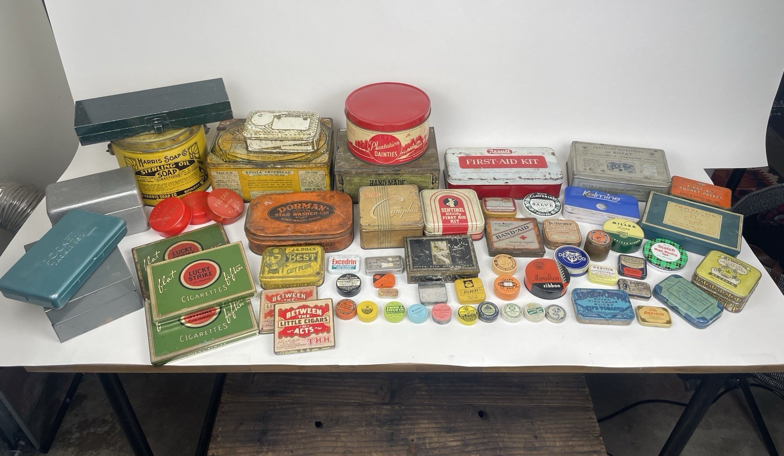 A Lot Of 60 Vintage Tins