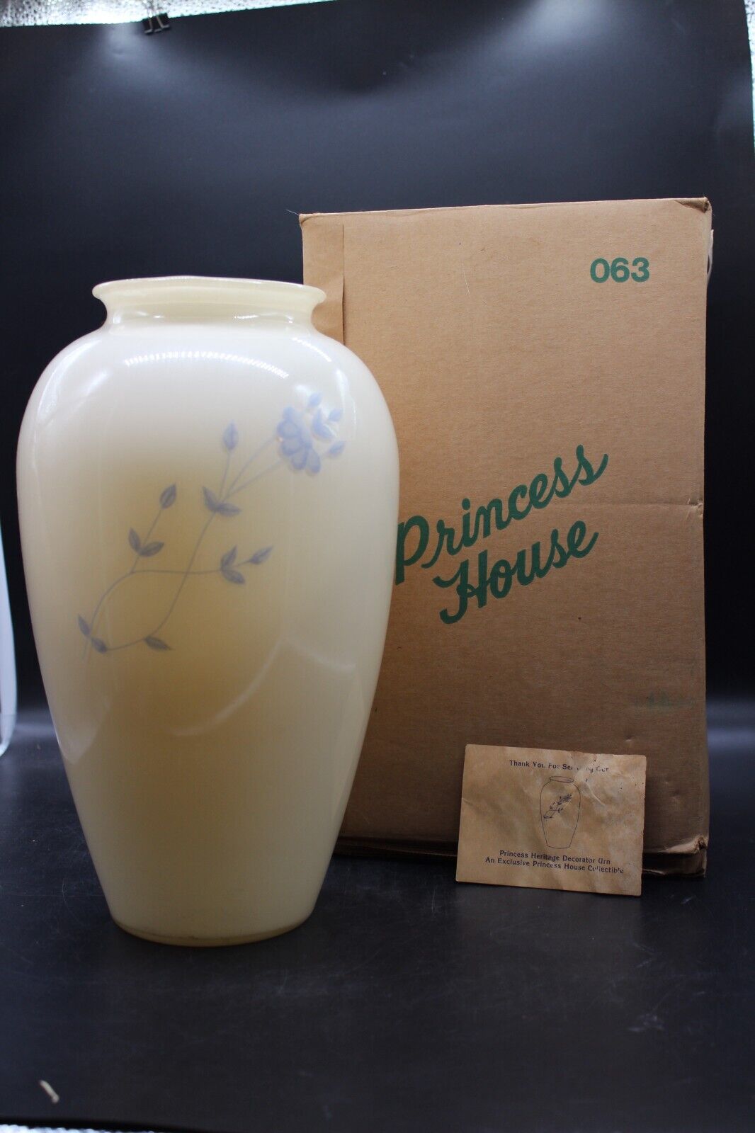 Vin Princess Heritage Decorator Urn Exclusive Princess House 12 1/2T In Box
