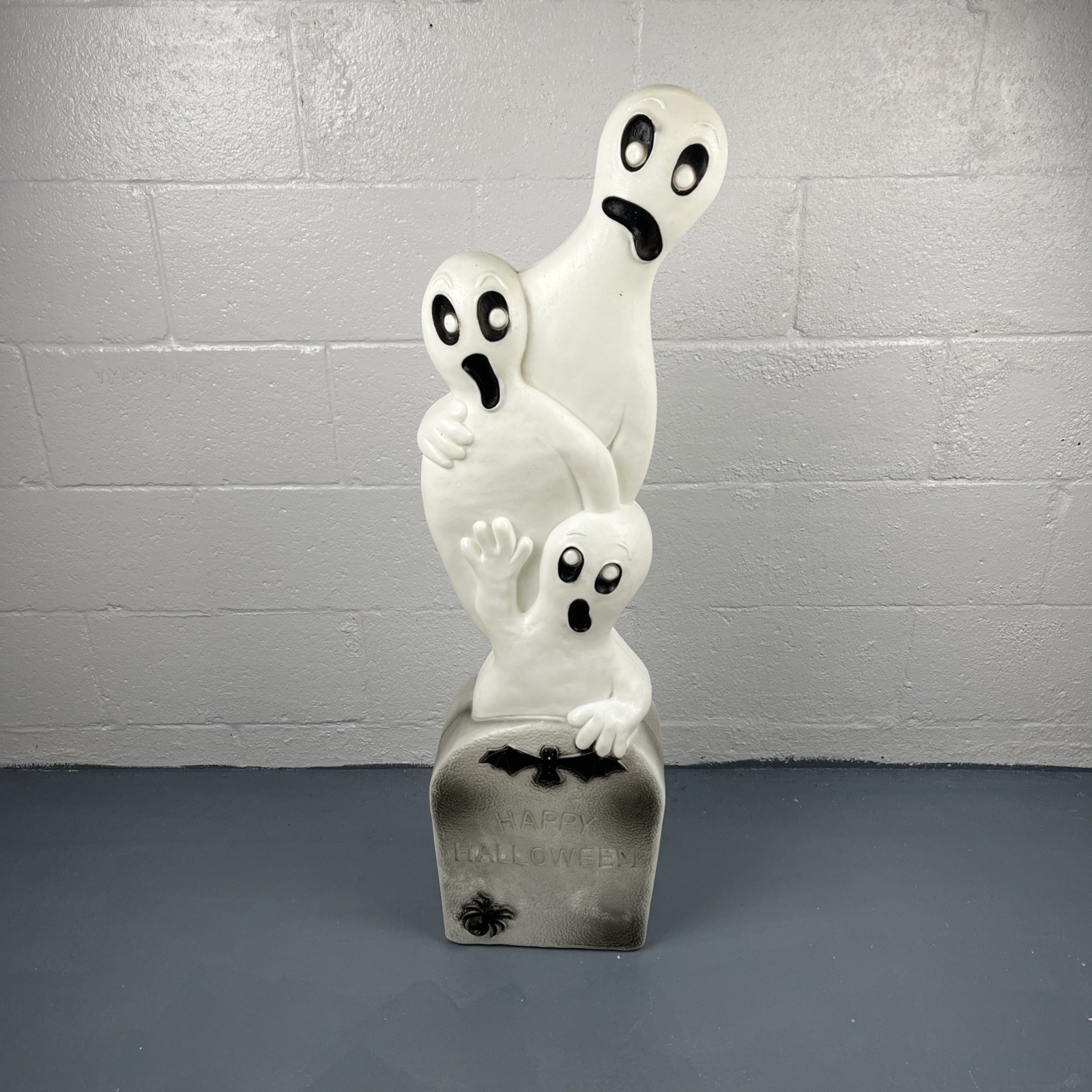 Vintage 1995 Union Products Ghost And Tombstone Blow Mold Halloween 41\