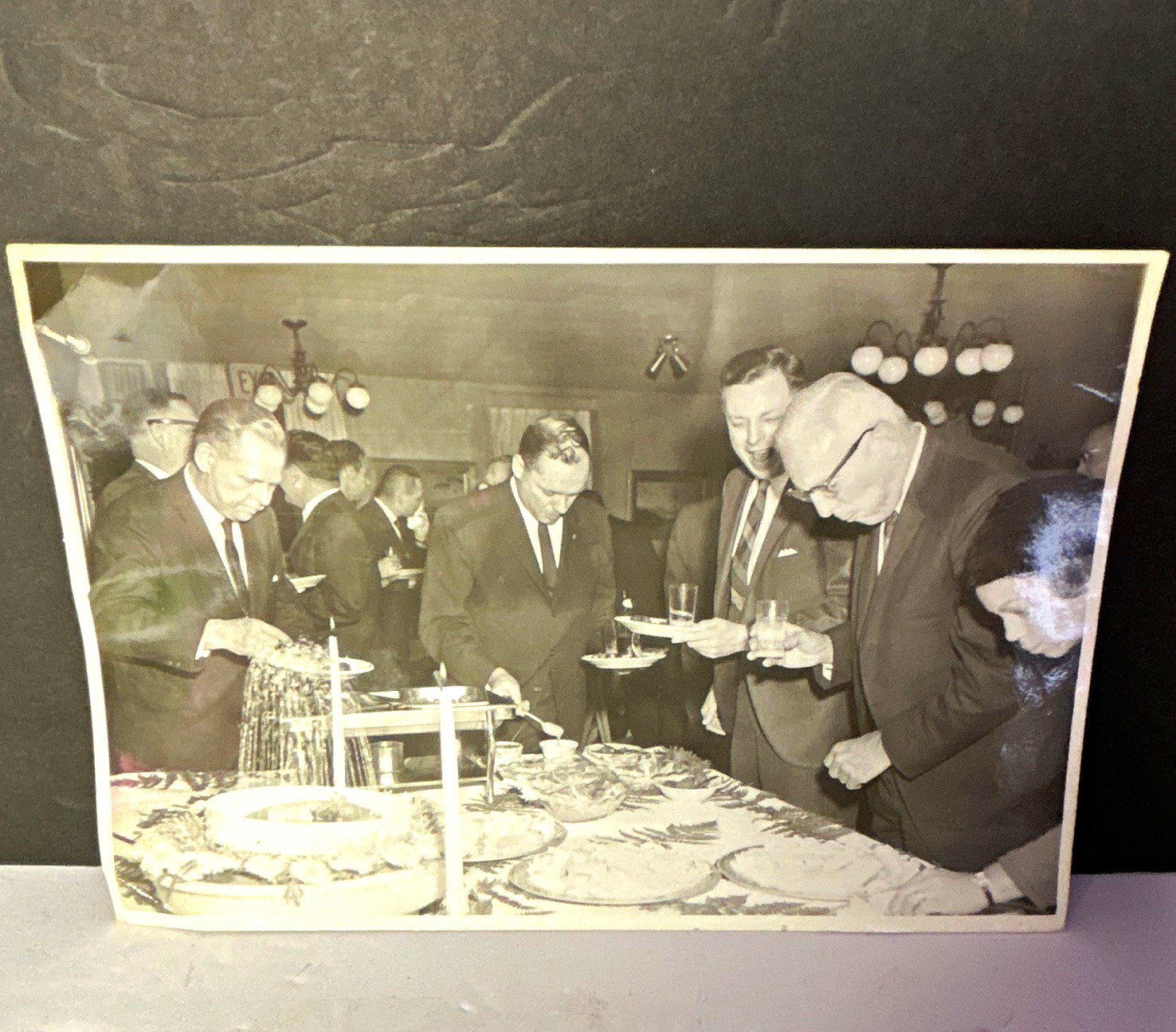 Press Photograph Black & White 7.5by5 Landscape Men at Banquet Andy Barbera