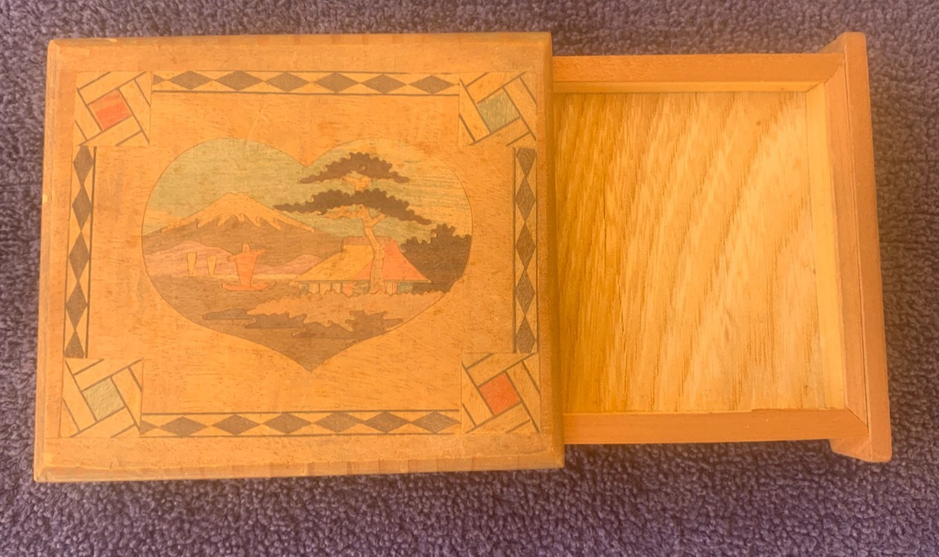 Vintage Japanese Inlaid Wood Secret Drawer Himitsu-Bako Box 1940\'s Mt Fuji READ