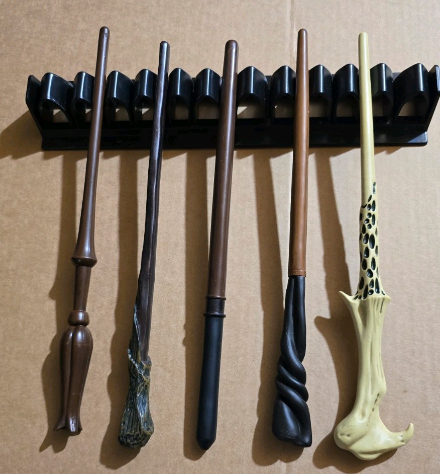 Lot Of 5 Harry Potter Wizarding World Universal Studio Interactive Wands + disp.