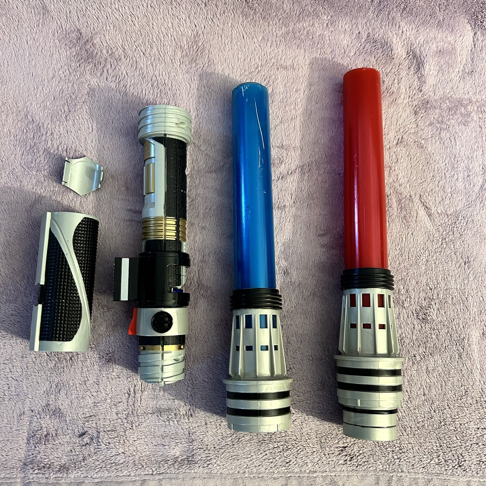 2007 LFL Hasbro Star Wars Build Your Own Lightsaber Blue/ Red Crystals C-086D 