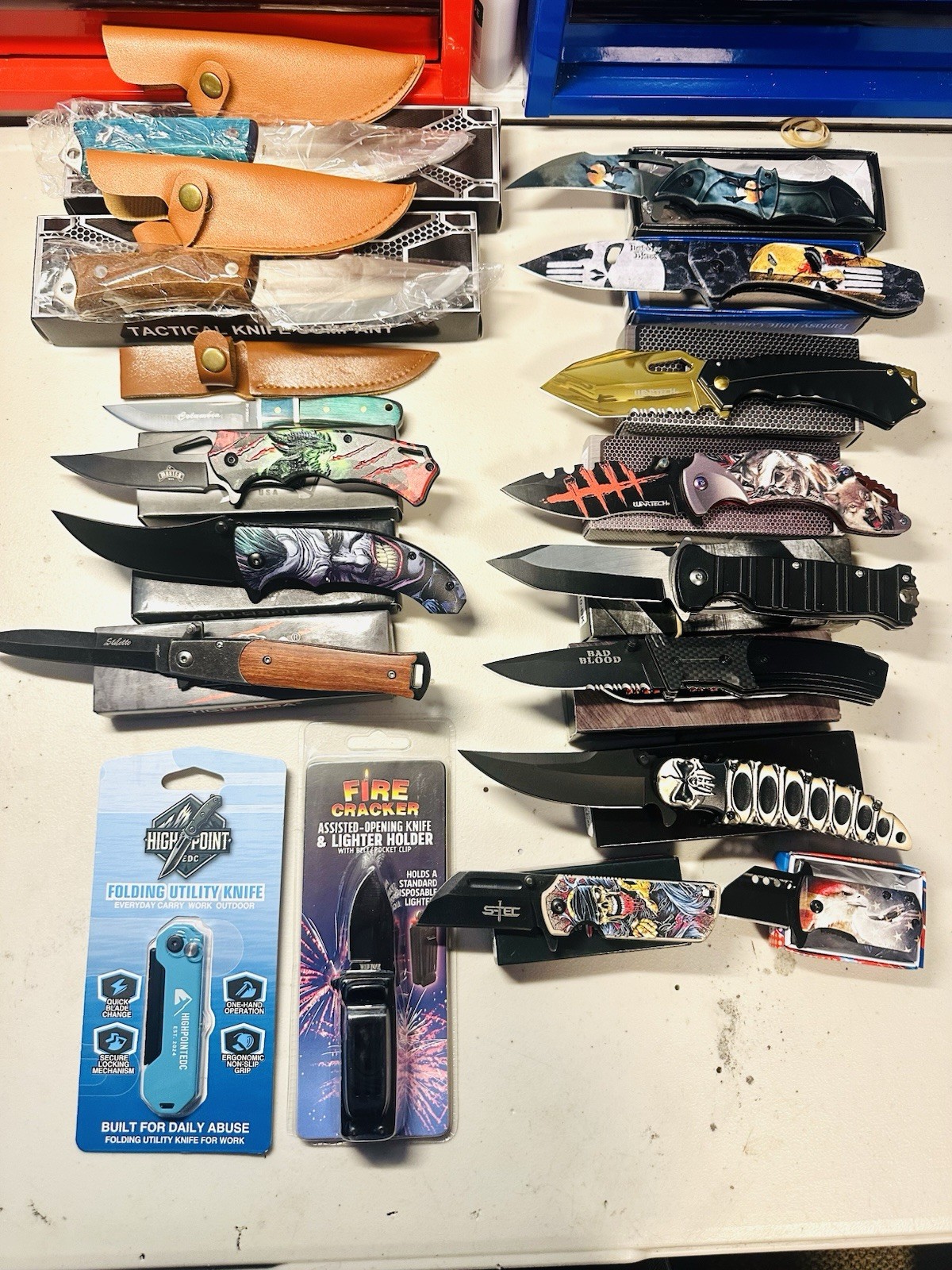 1 Lot 17 New Knives with Boxes $6 Each.