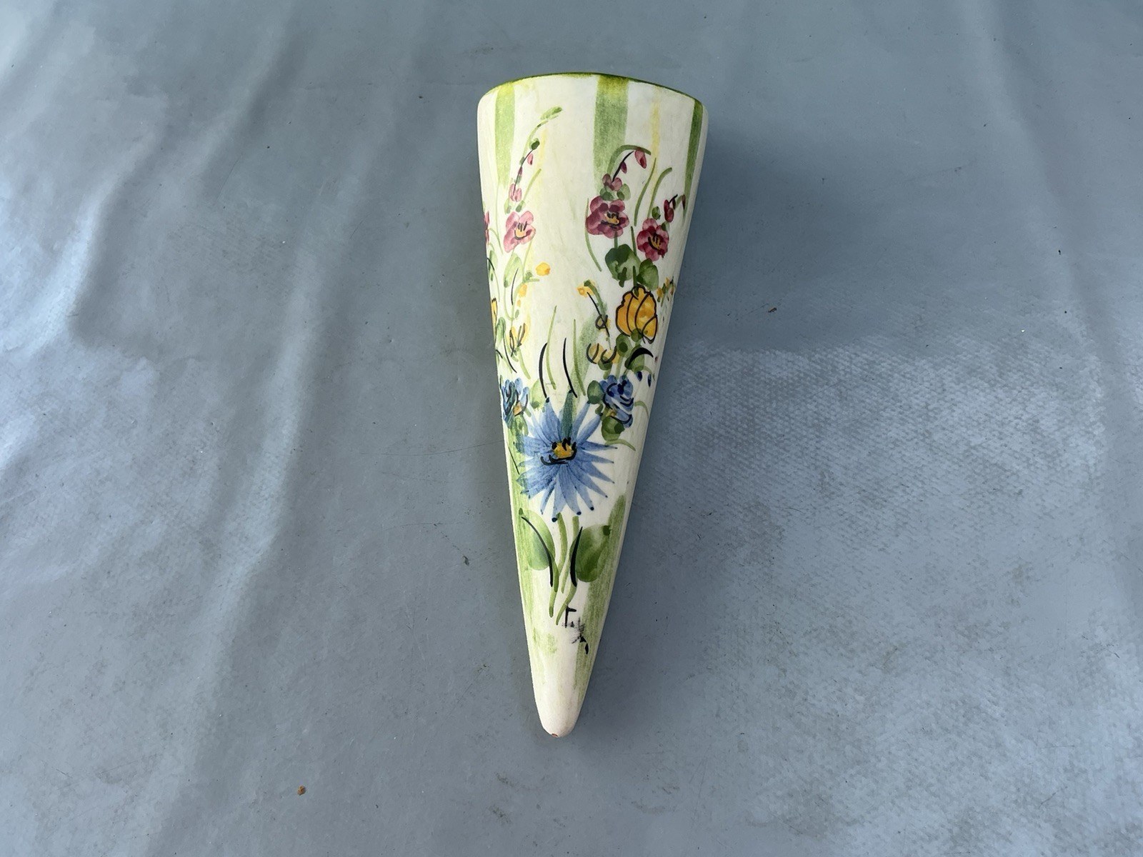VINTAGE RADFORD  LOOKALIKE WALL POCKET  CONE SHAPE WUTH FLOWERS 