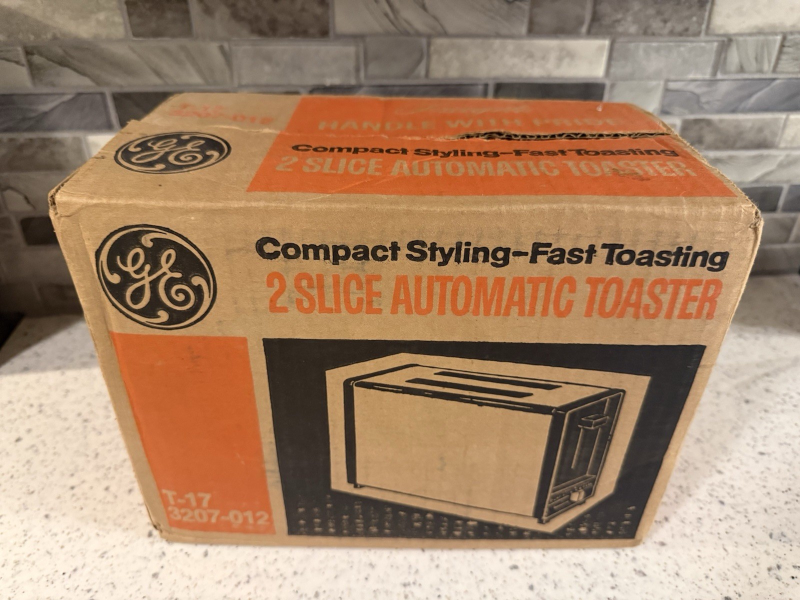 New Vintage 1970s GE General Electric 2 Slice Toaster T17 3207-012 Chrome Black