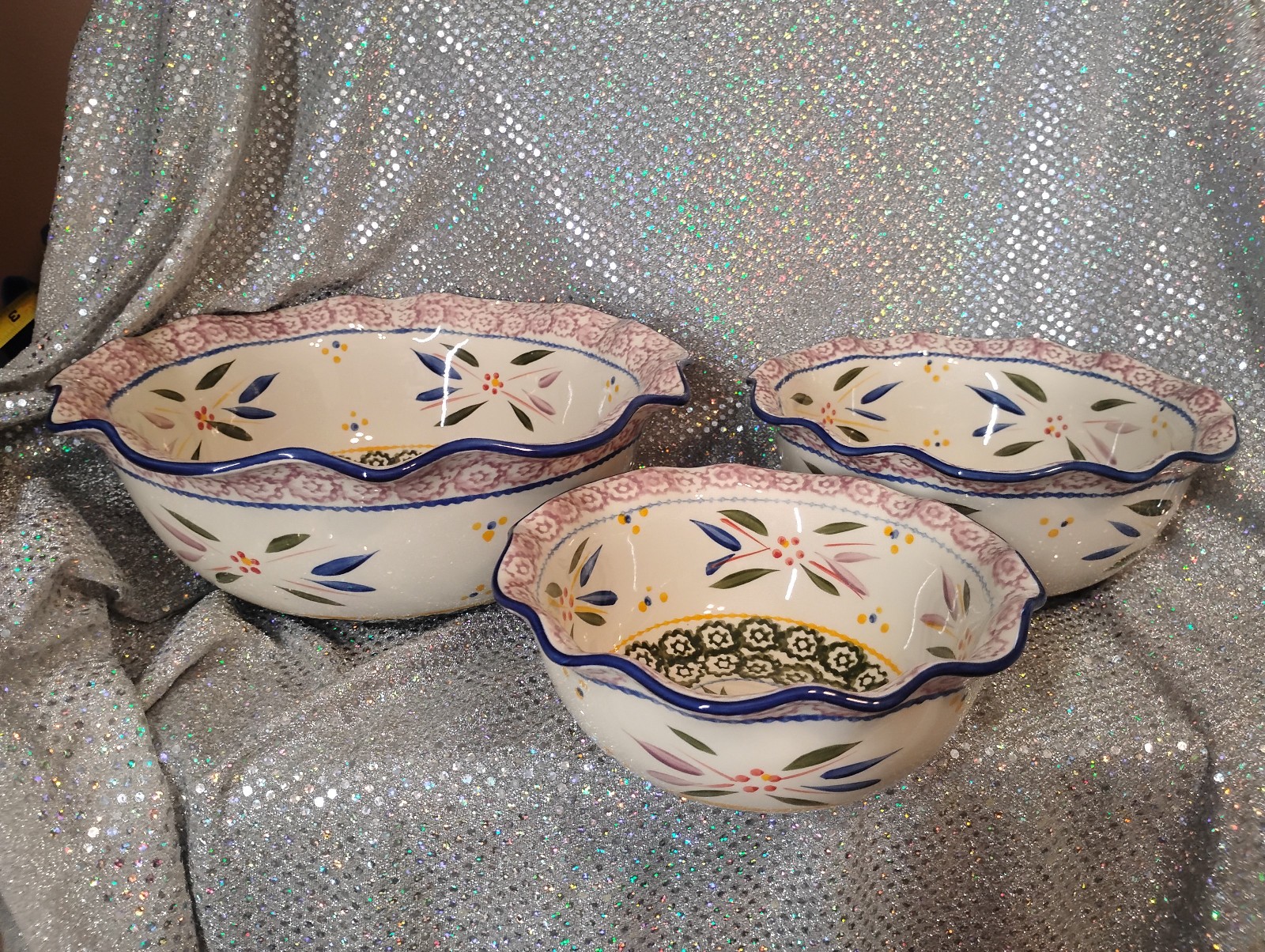 Set of 3 - Temp-tations By Tara Old World Confetti Scalloped Nesting Bowls