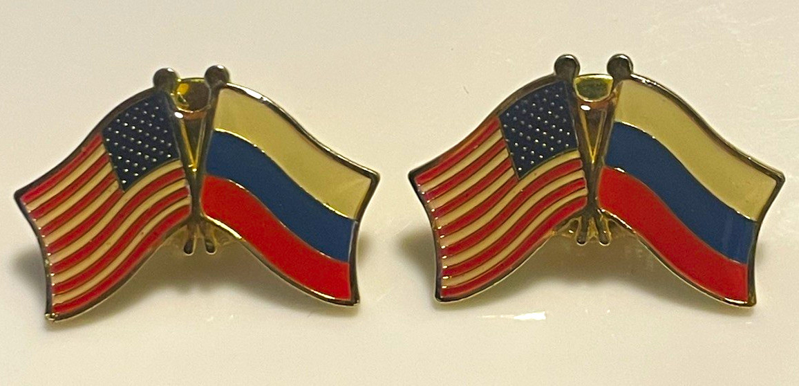 pair of elegant Golden peace-pins with flags of USA & Russia