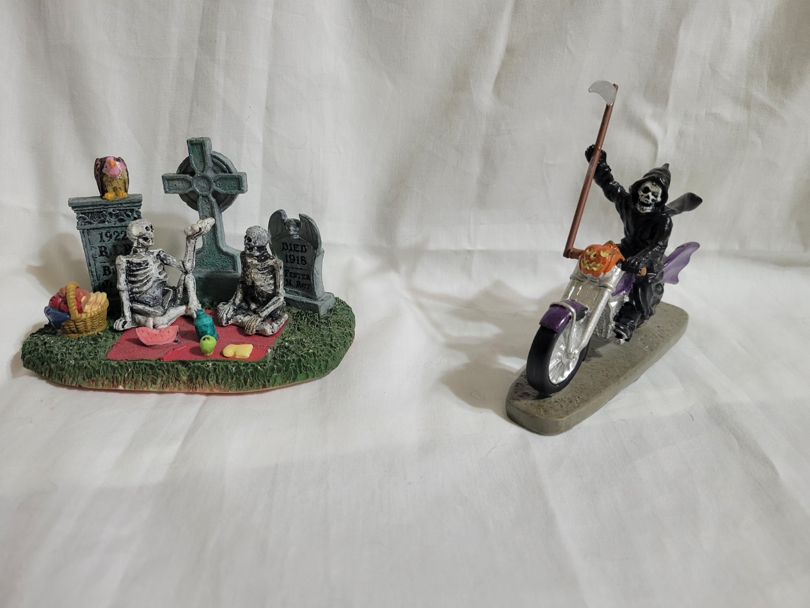 2 Lemax Spooky Town Resin Figurines Grim Rider/Graveyard Picnic 2016-17