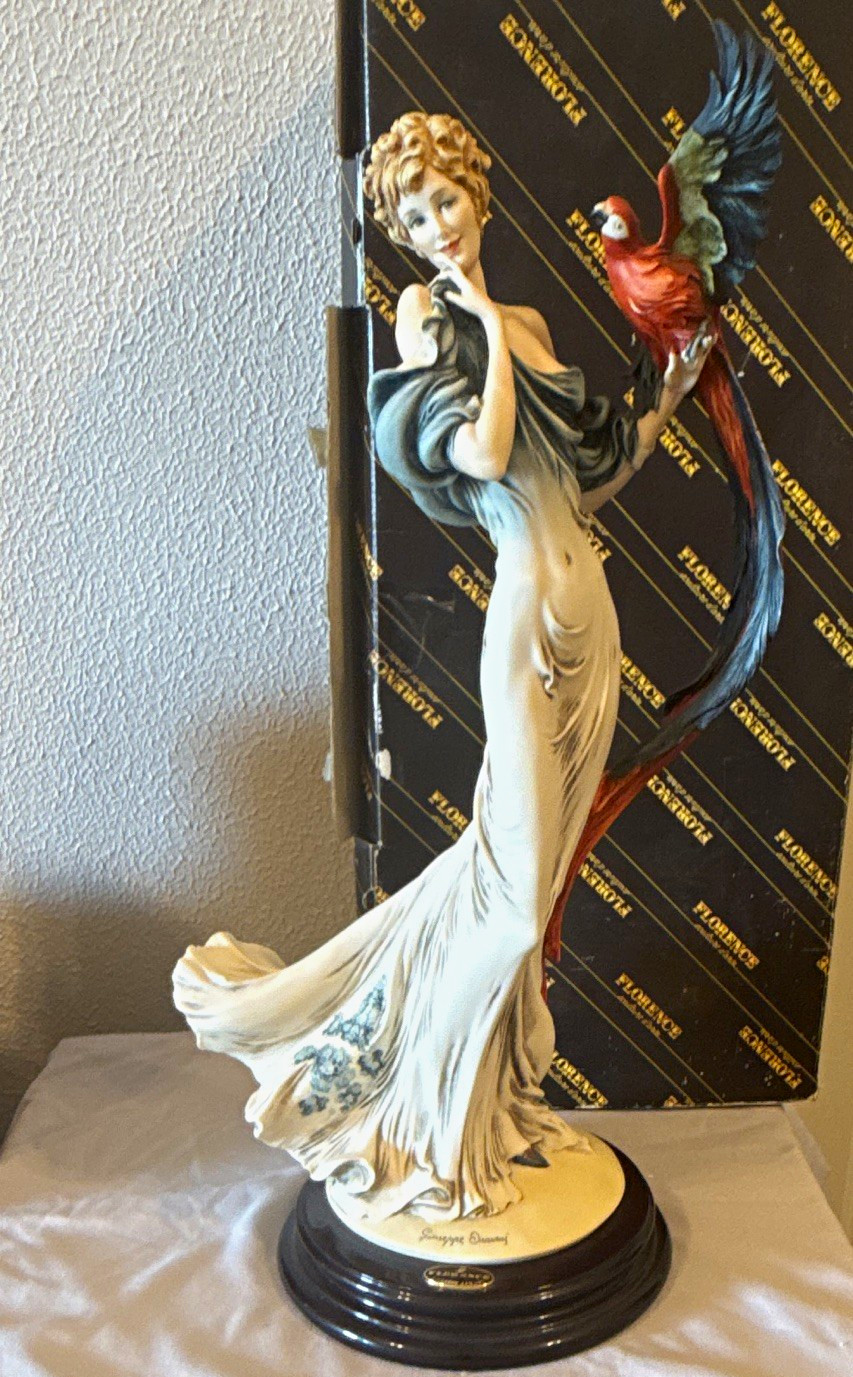 Florence by Giuseppe Armani Saucy Parrot Porcelain Figurine Limited Ed 2000