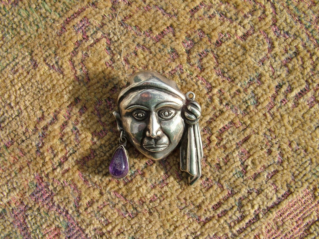 VINTAGE SIGNED J.P.  MEXICO STERLING INDIAN FACE BROOCH WITH AMYTHYST EARRING