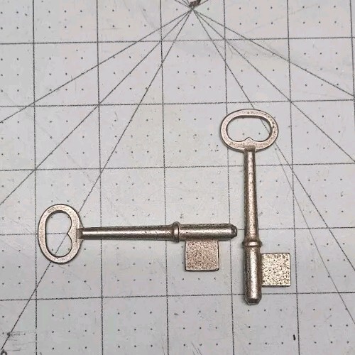 Vintage Nickle Plated Uncut Solid Barrel Skeleton Key NOS