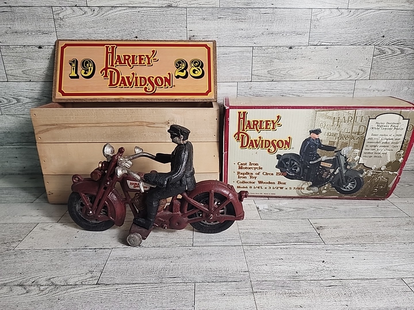Vintage Harley Davidson 1996 Cast Iron Motorcycle w/ Rider & Wooden Box 1928 Rep