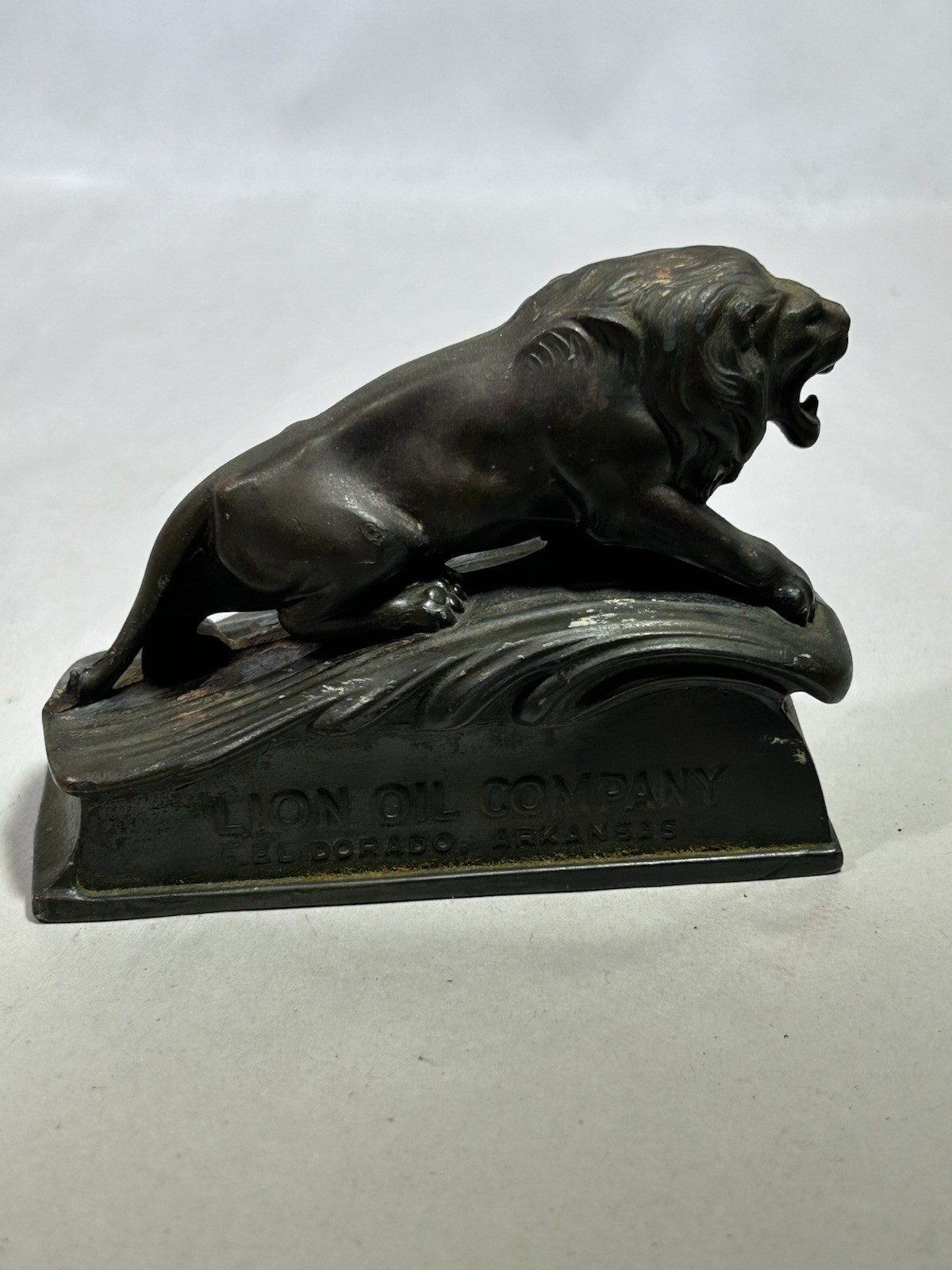 Vinage Rare Lion Oil Company Paperweight Metal / Bronze Fuels Advertising Gas