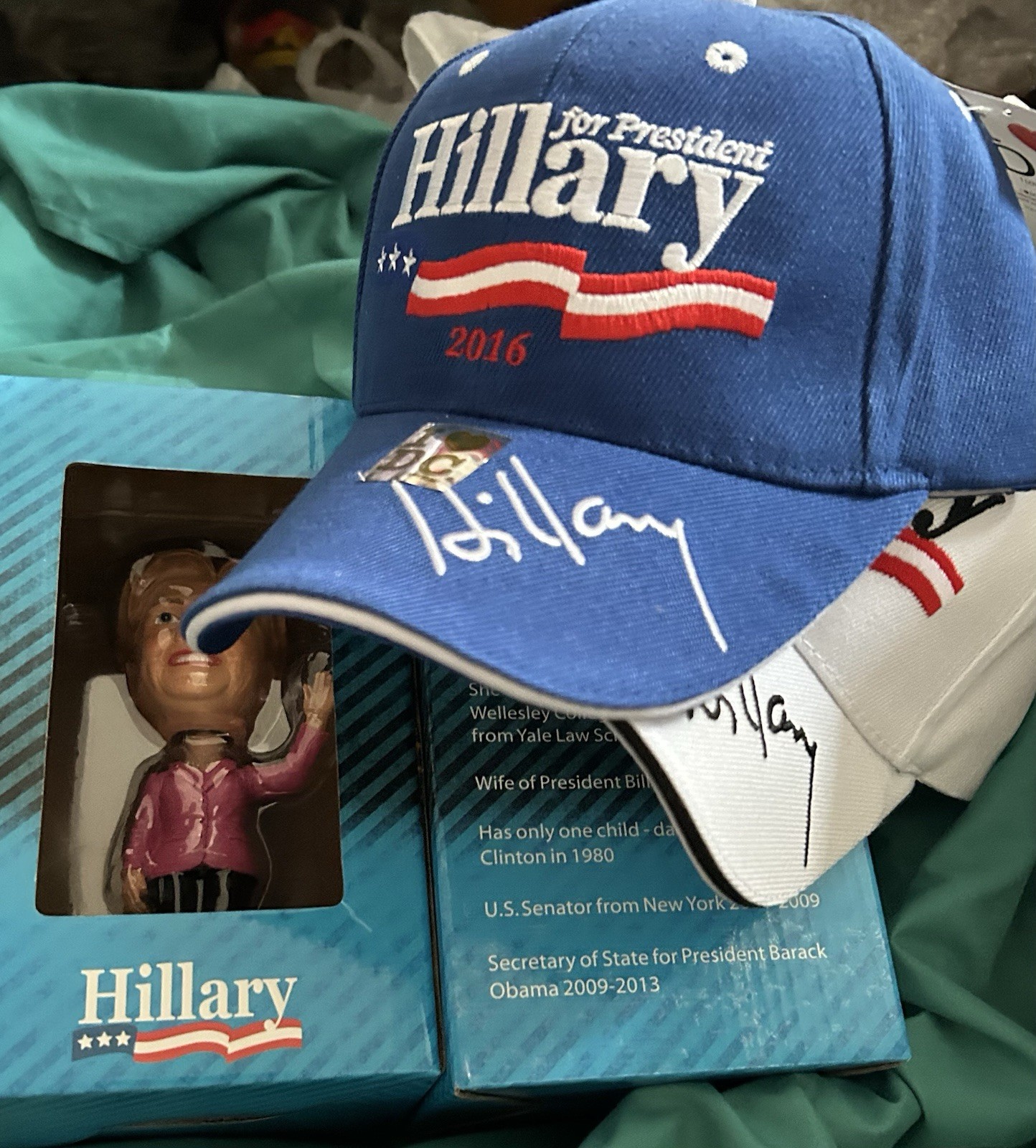 2 CLINTON = HAT + BOBBLE HEAD DOLL HILLARY PRESIDENT 2016 BILL DEMOCRAT NEW RARE