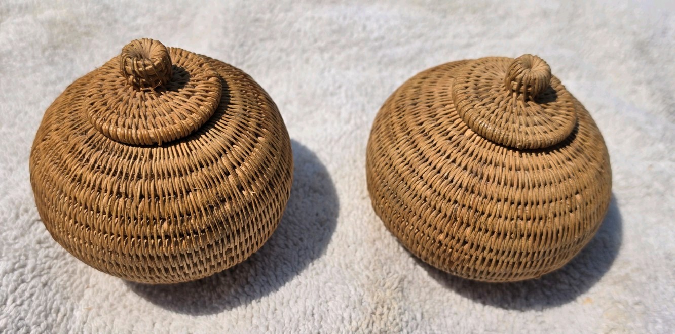 Vintage Northwest Coast Hand Woven Covered Baskets Pair Antique 3.5 Vintage Northwest Coast Hand Woven Covered Baskets Pair Antique 3.5
