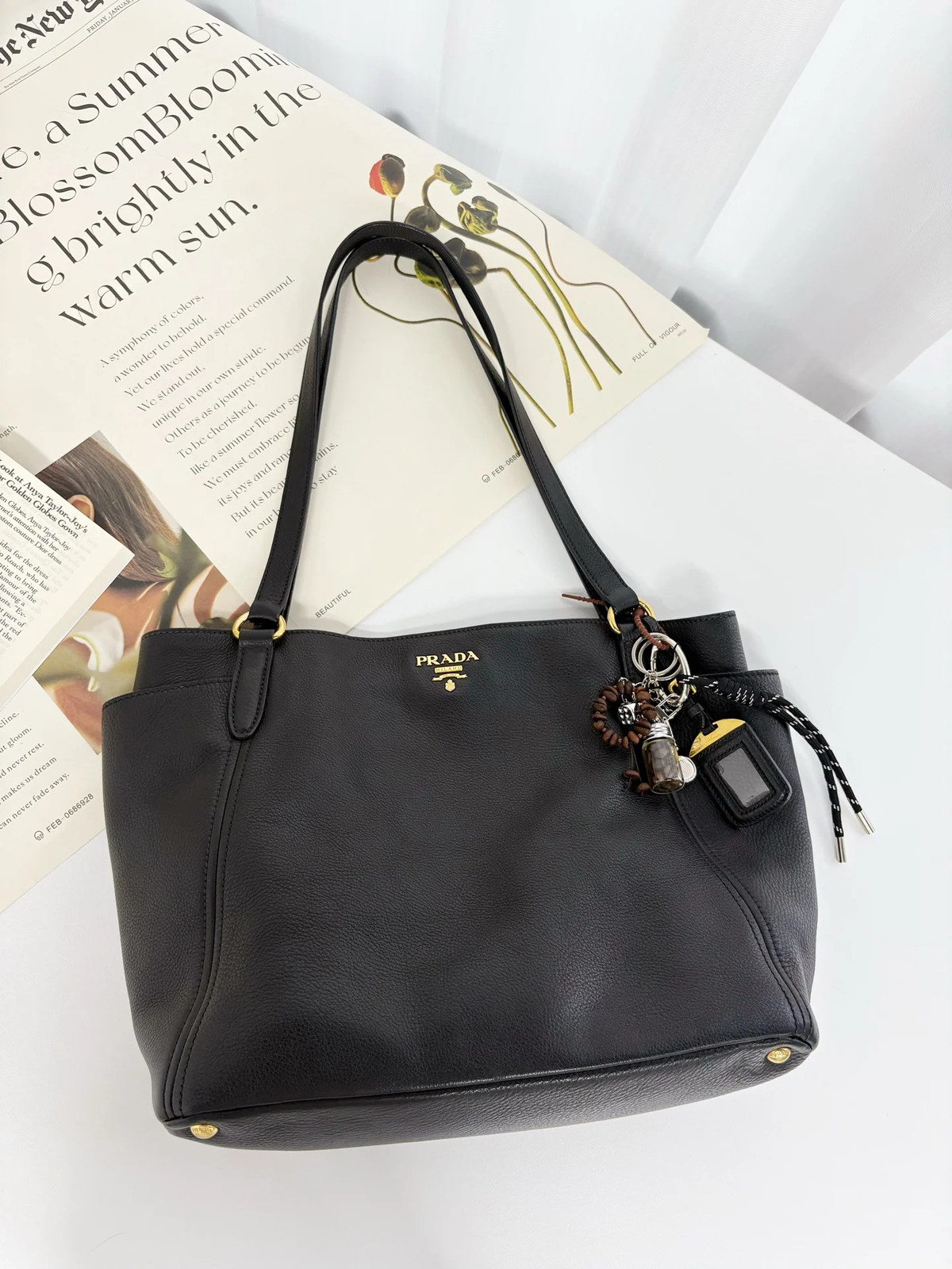 Pre-Owned Prada Vitello Daino Side Pocket Tote Black