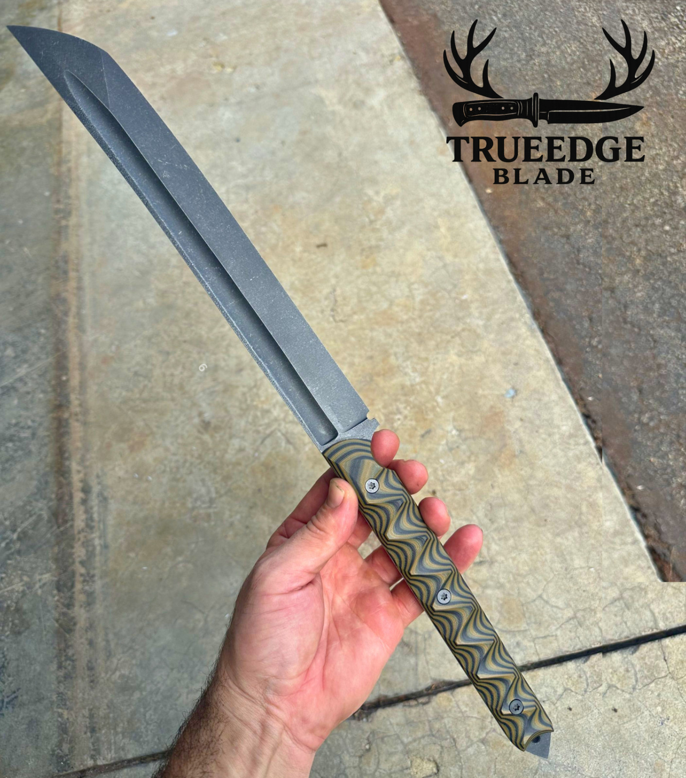 CUSTOM HAND-FORGED SHORT SWORD