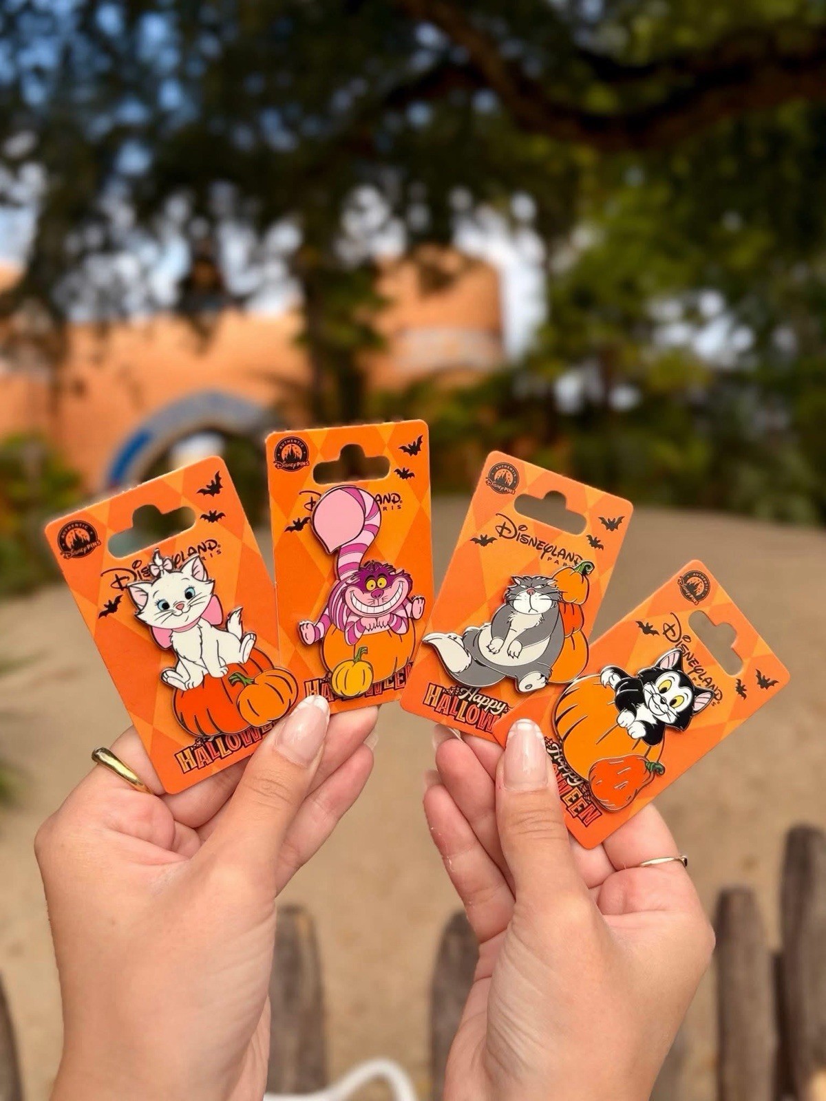 Disney 4 Pins Halloween Cat Marie, Cheshire, Figaro, Lucifer Disneyland Paris Disney 4 Pins Halloween Cat Marie, Cheshire, Figaro, Lucifer Disneyland Paris