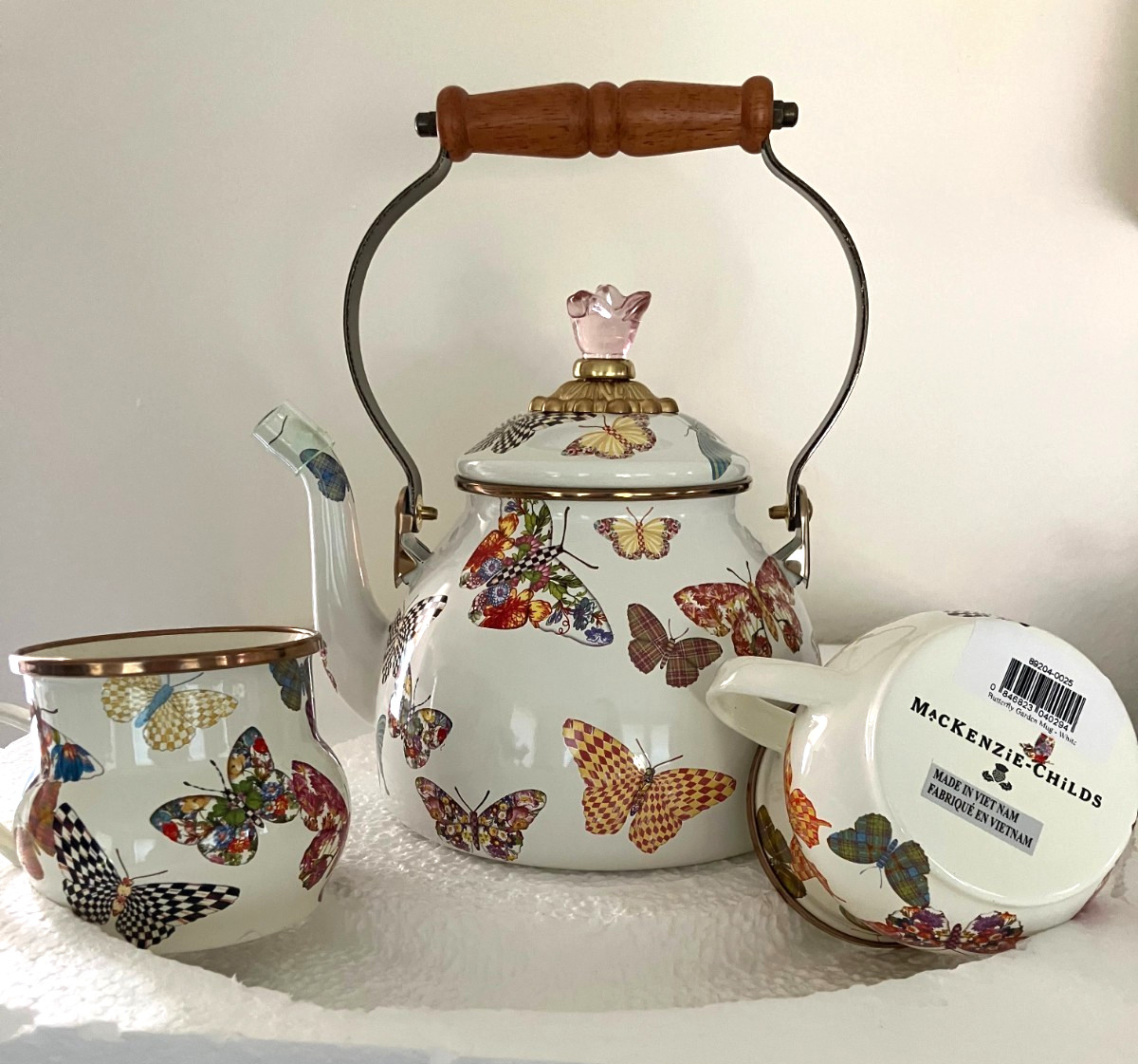 MACKENZIE-CHILDS 2 QT BUTTERFLY GARDEN KETTLE WITH 2 BUTTERFLY MUGS,N.I.B.