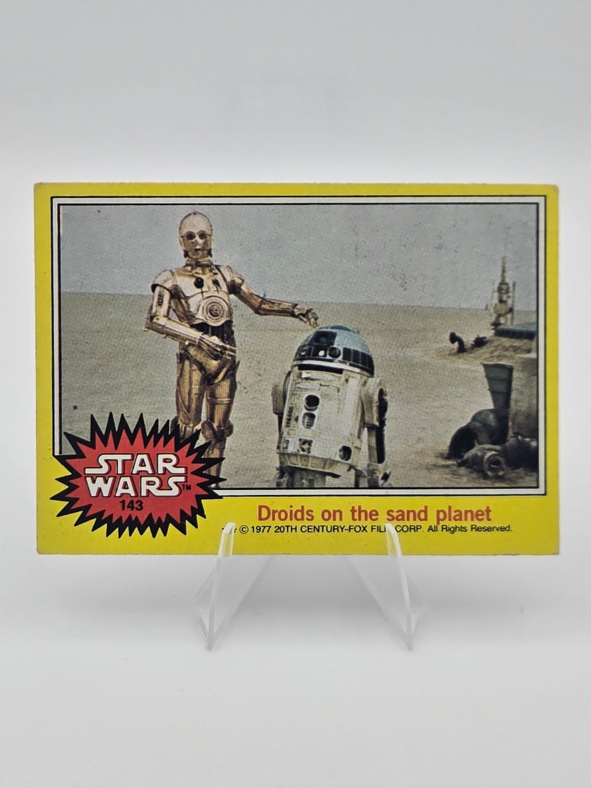 1977 Topps Star Wars #143 Droids on the sand planet