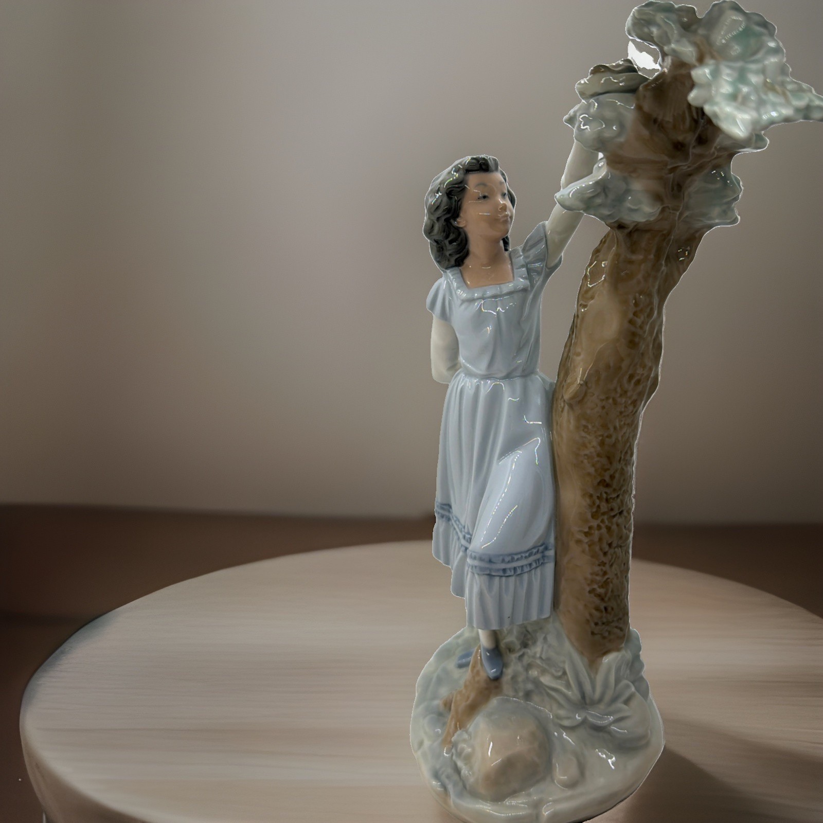 Vintage LLADRO Nao Daisa 1982 Girl Looking At Birdnest Figurine 12in