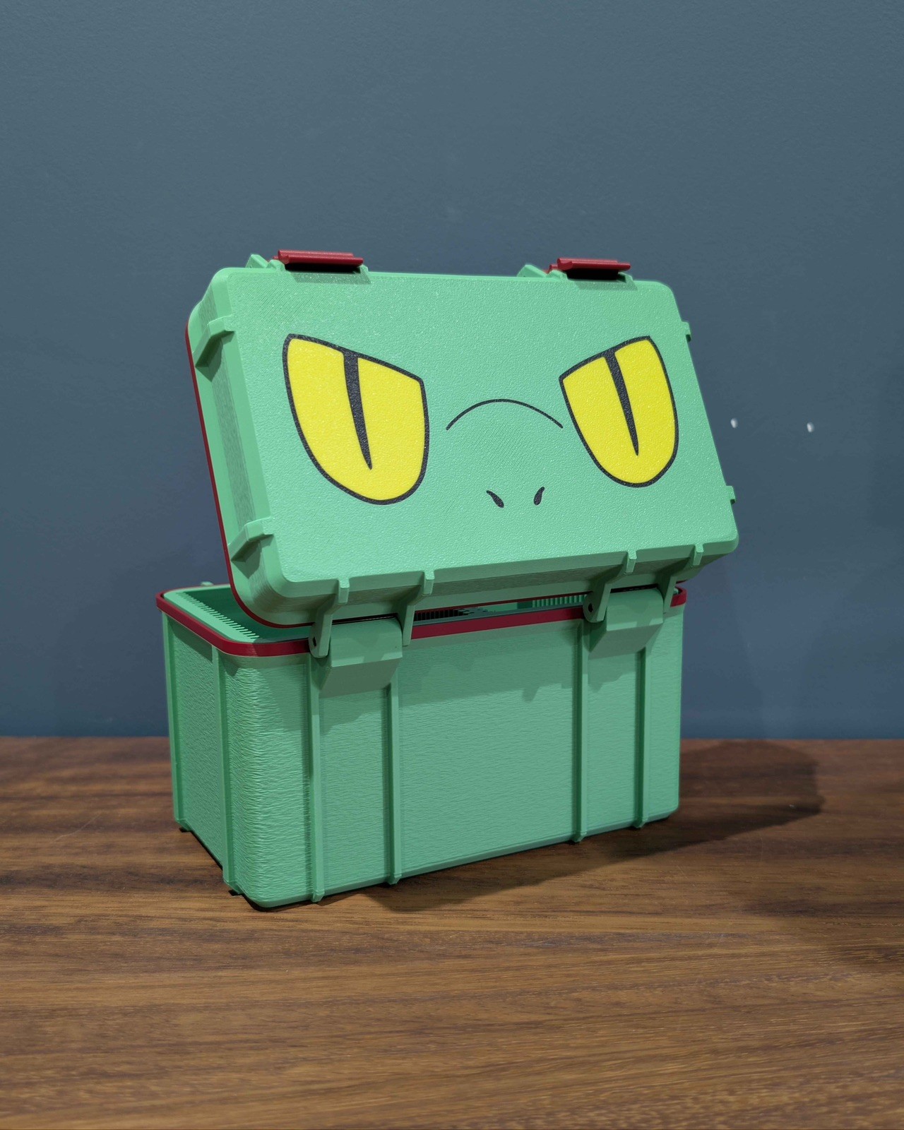 Pokémon - Treecko - Top Loader, PSA or Ace Storage Box