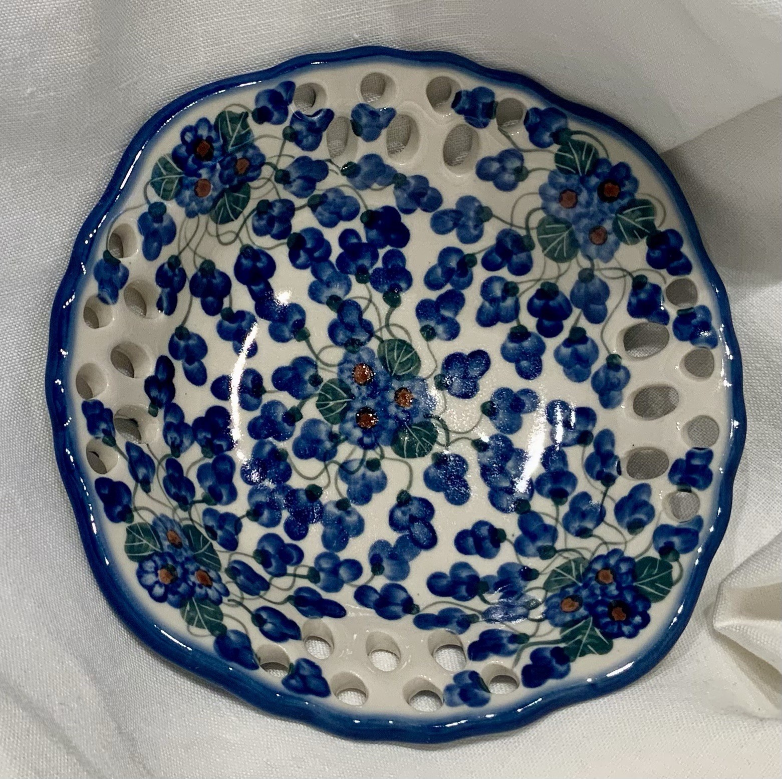Boleslawiec Polish Pottery Unikat Pierced Edge Fruit Bowl Signed L. Ketzinski 