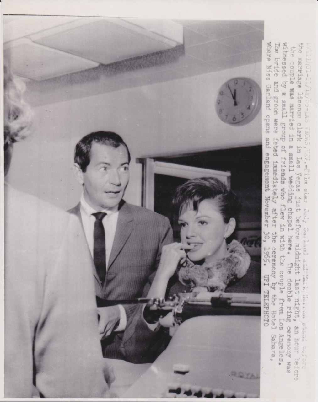 1965 Press Photo Actress Judy Garland and Mark Herron Get Married in Las Vegas