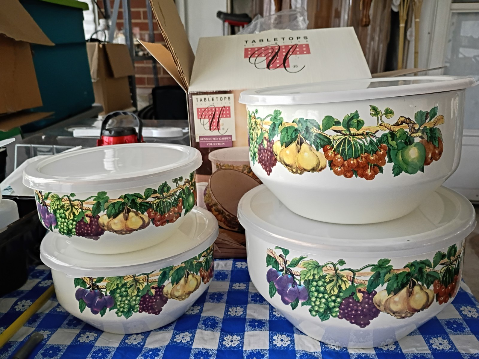 NEW Tabletops Unlimited Garden 8pc. Mixing Bowl Set with Plastic Lids